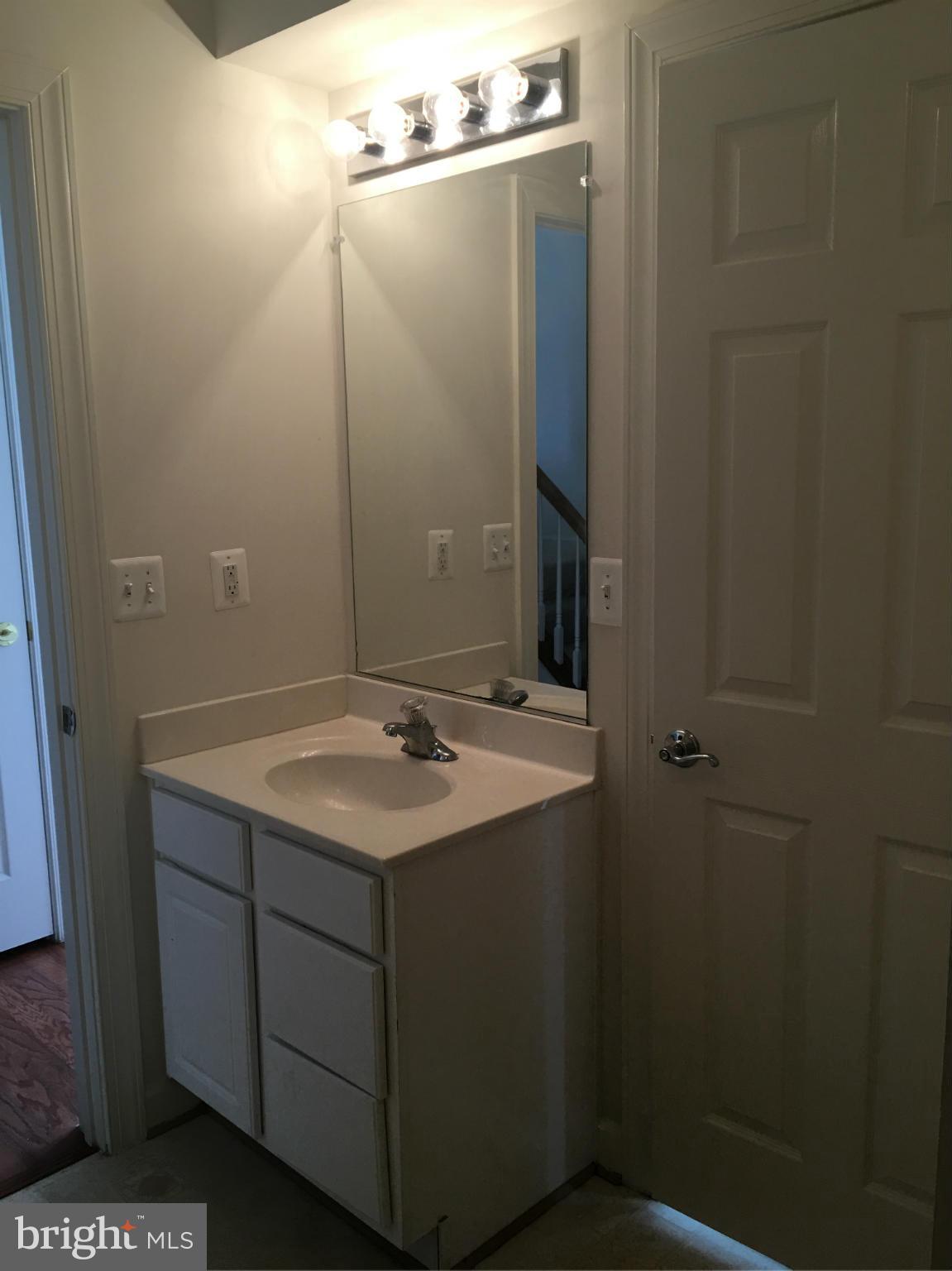 BLOOMS MILL - Residential Lease