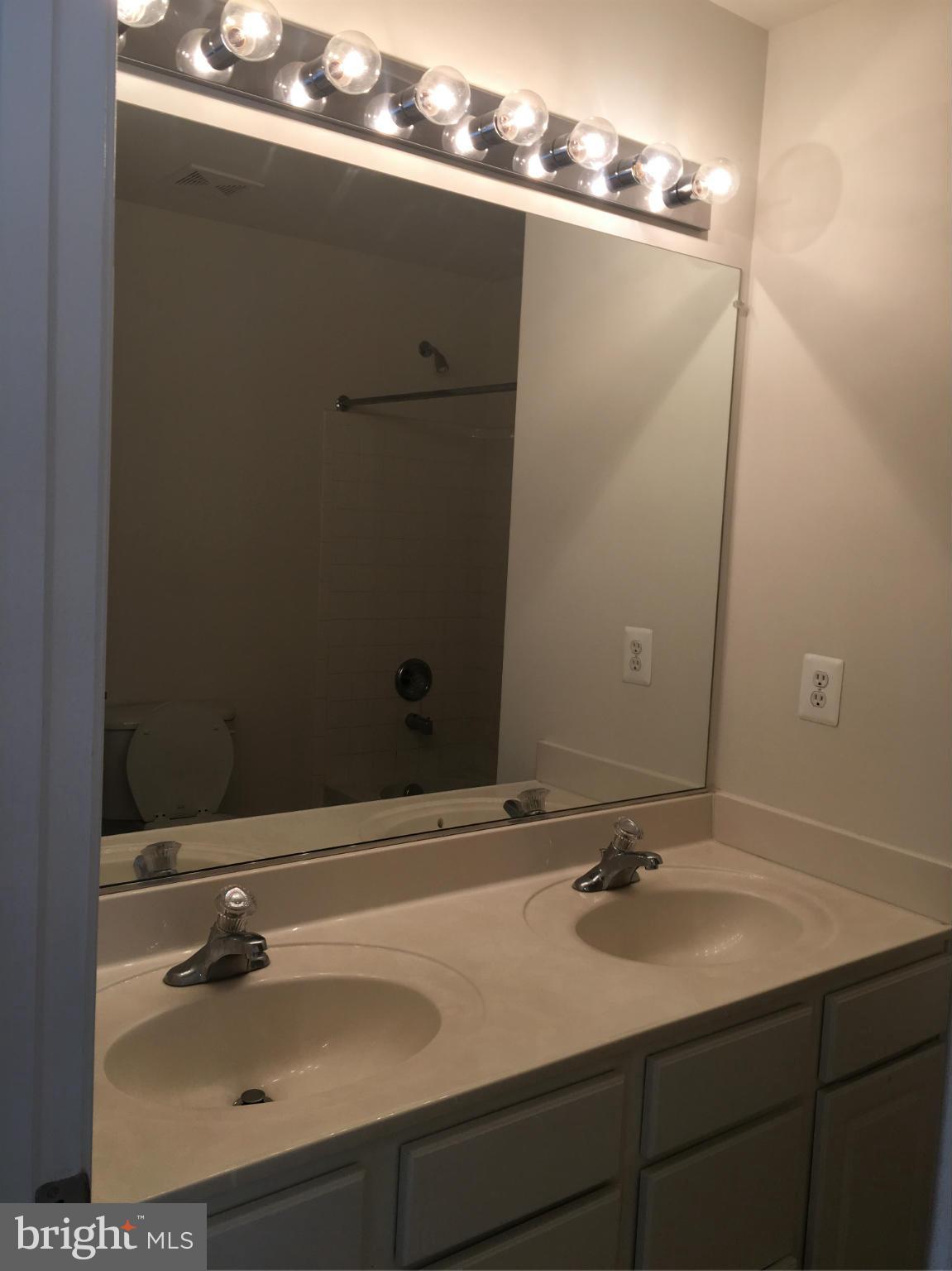 BLOOMS MILL - Residential Lease