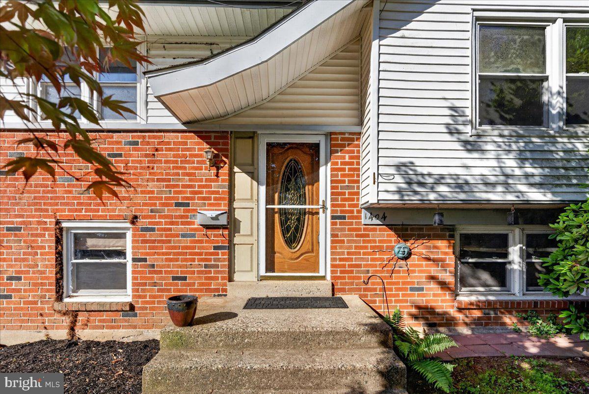 1404 HAMPTON LANE