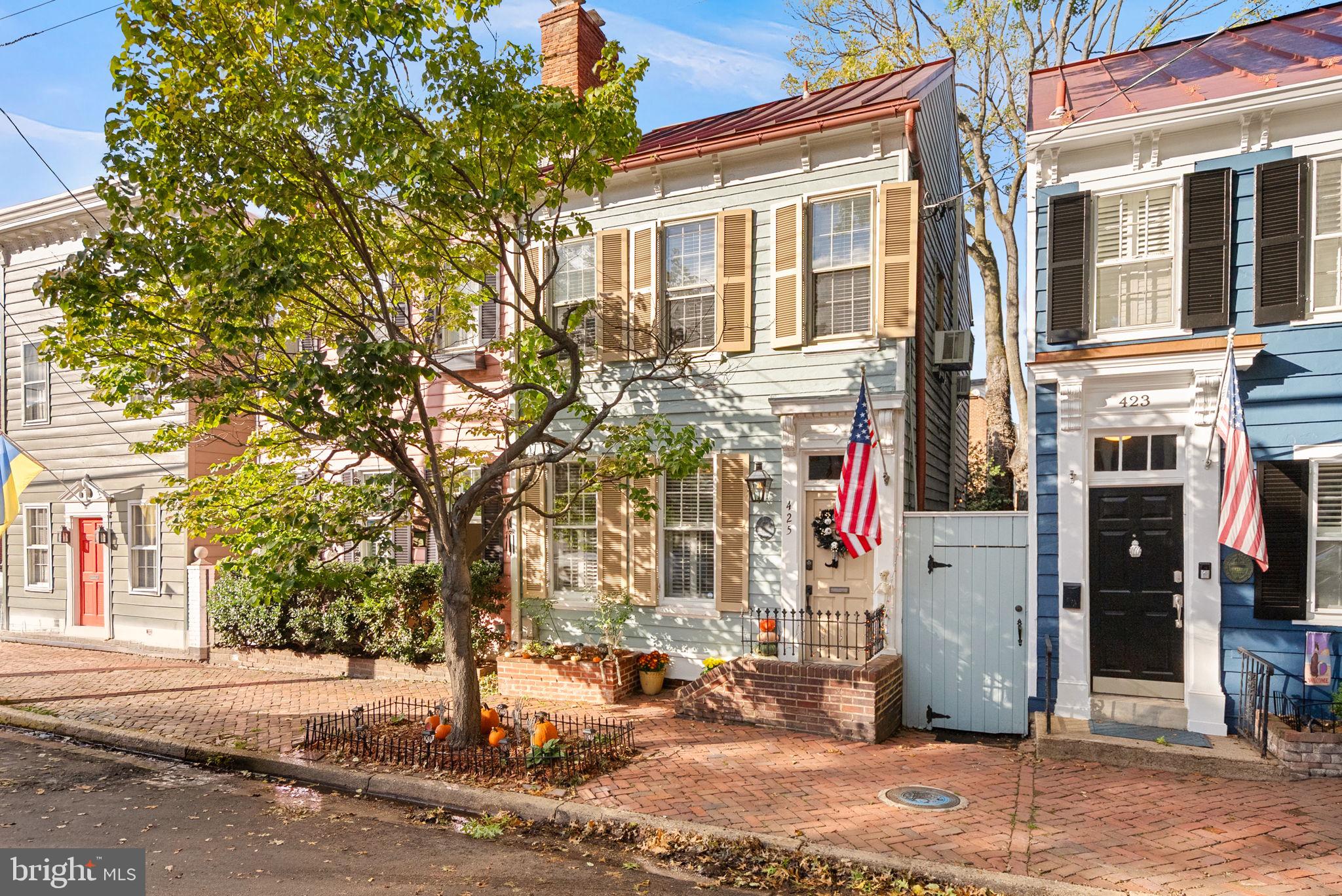 425 QUEEN STREET