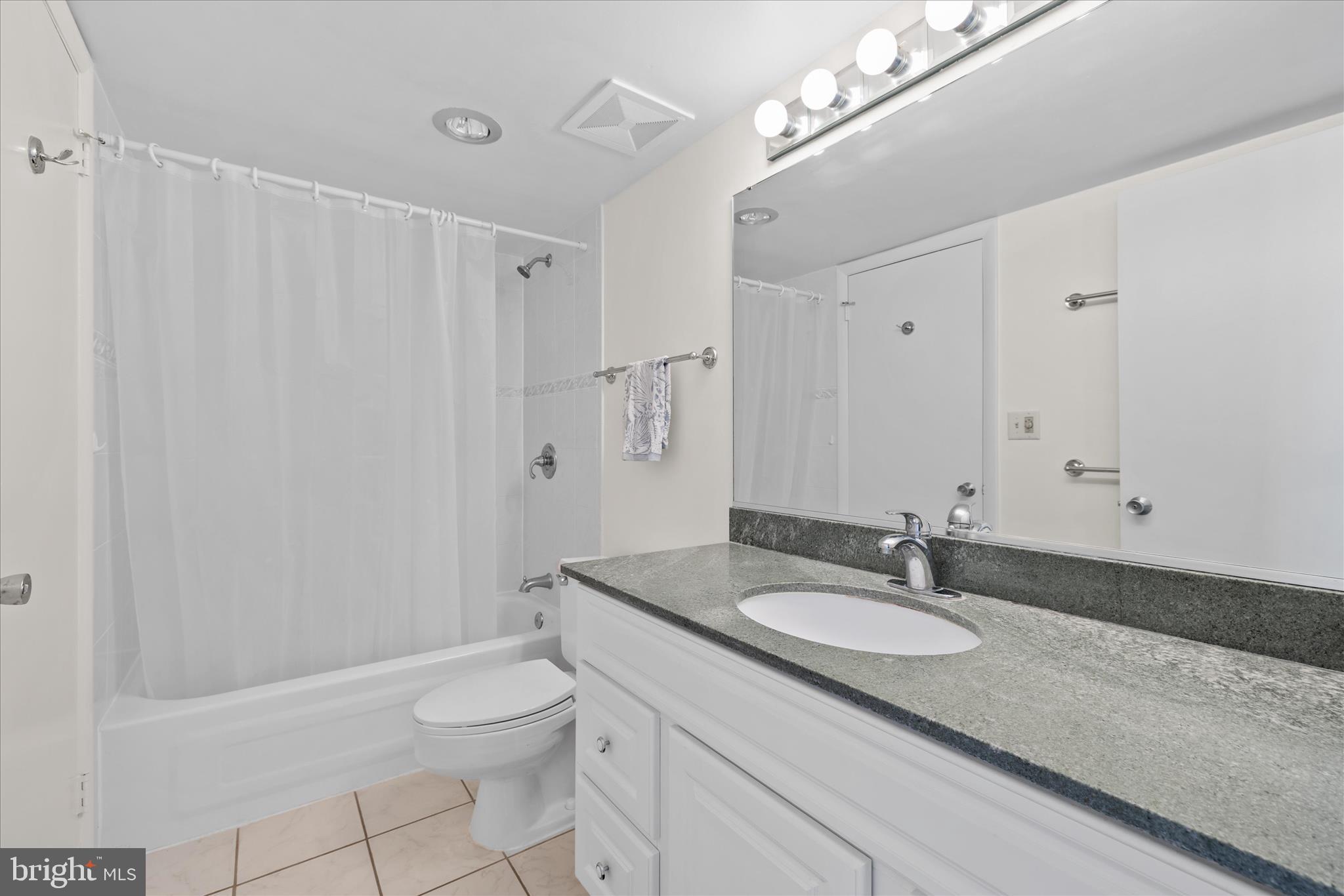 SEA COLONY EAST - Residential