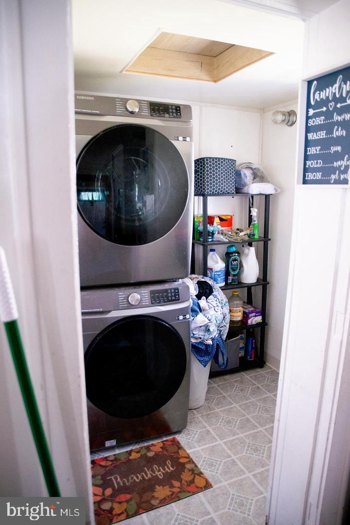 CRESAPTOWN - Commercial Sale