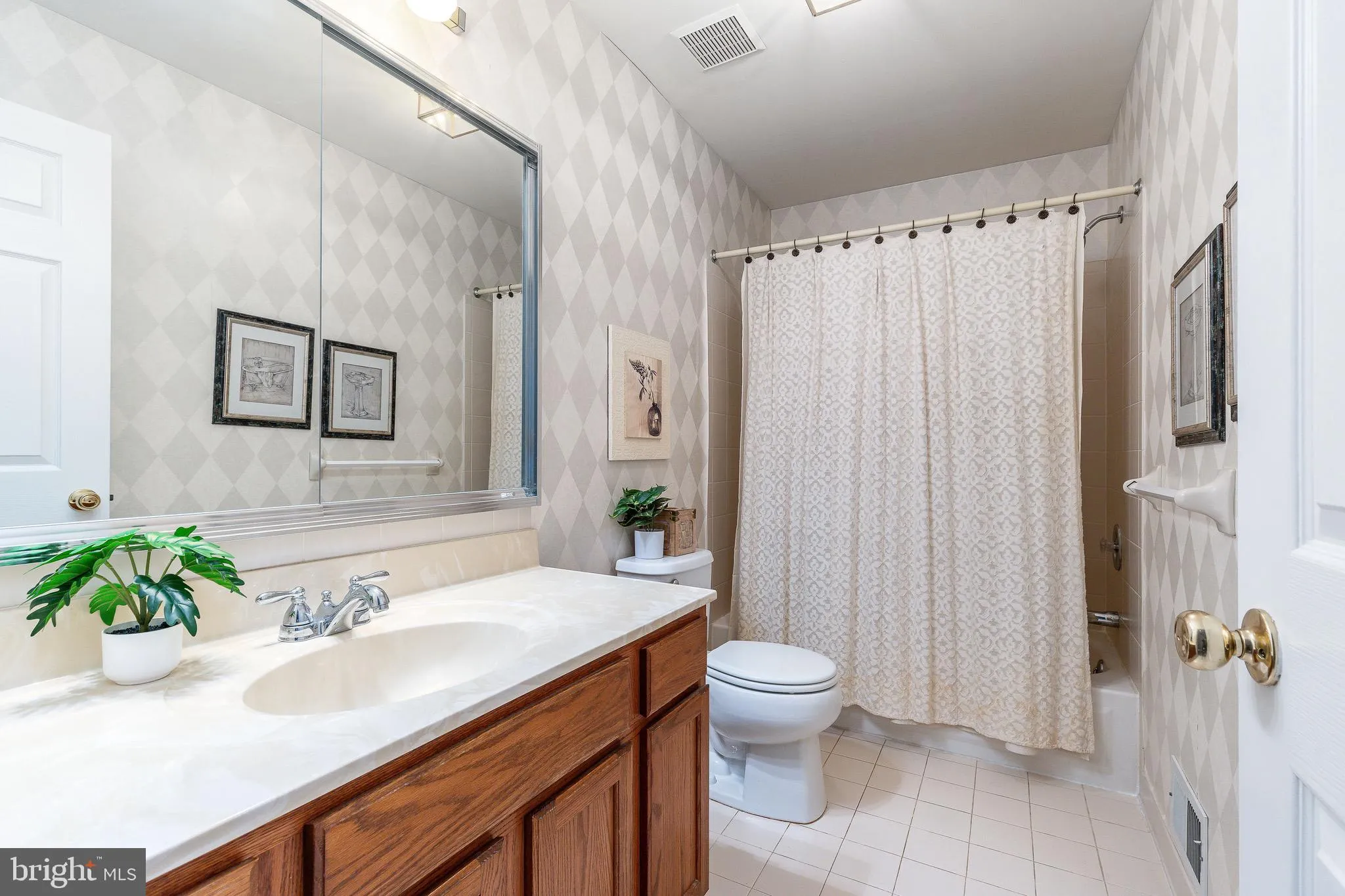 Lafayette Hill, Pennsylvania 19444, United States, 4 Bedrooms Bedrooms, ,3 BathroomsBathrooms,Residential,Pending,136437