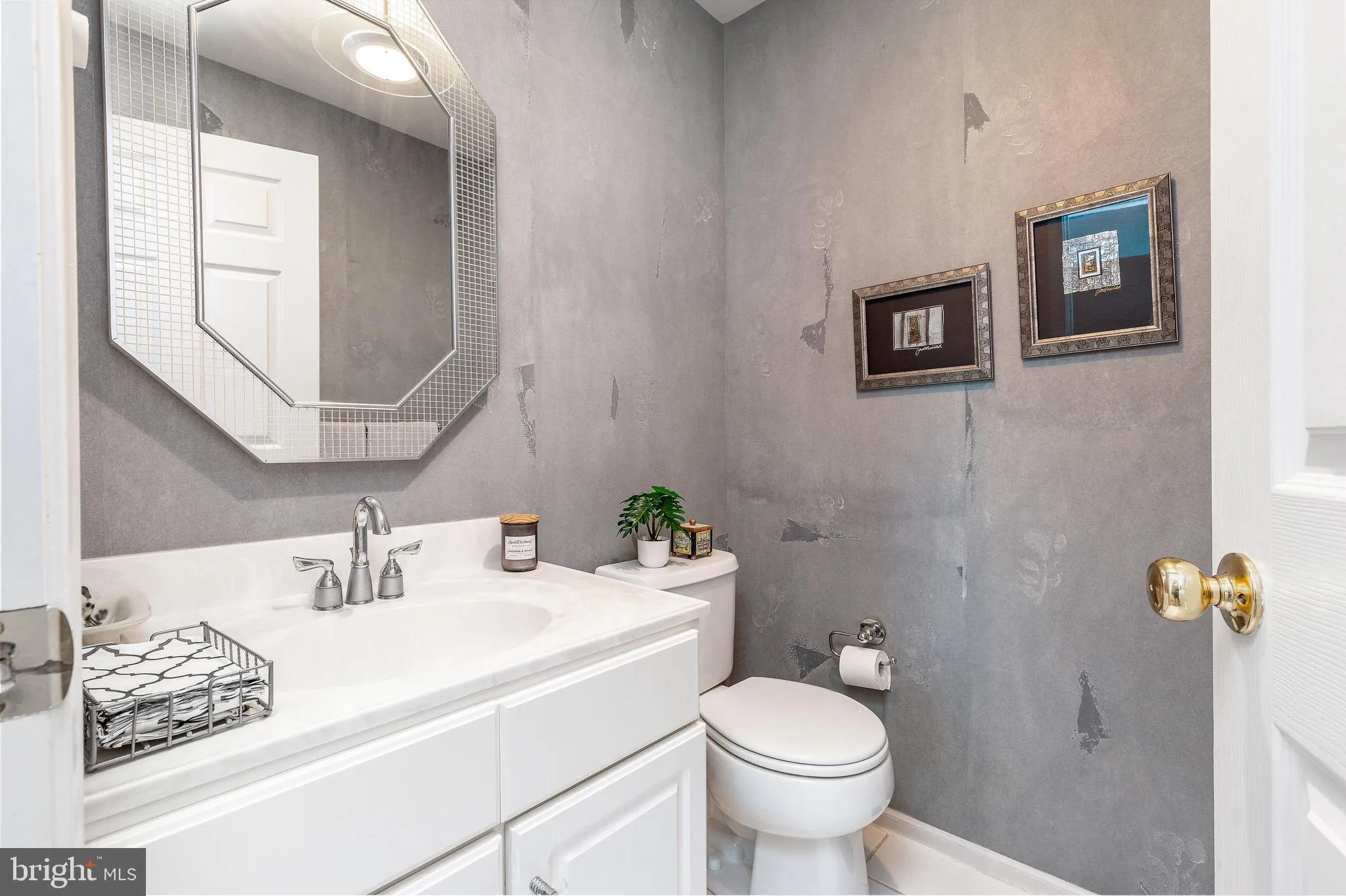 Lafayette Hill, Pennsylvania 19444, United States, 4 Bedrooms Bedrooms, ,3 BathroomsBathrooms,Residential,Pending,136437