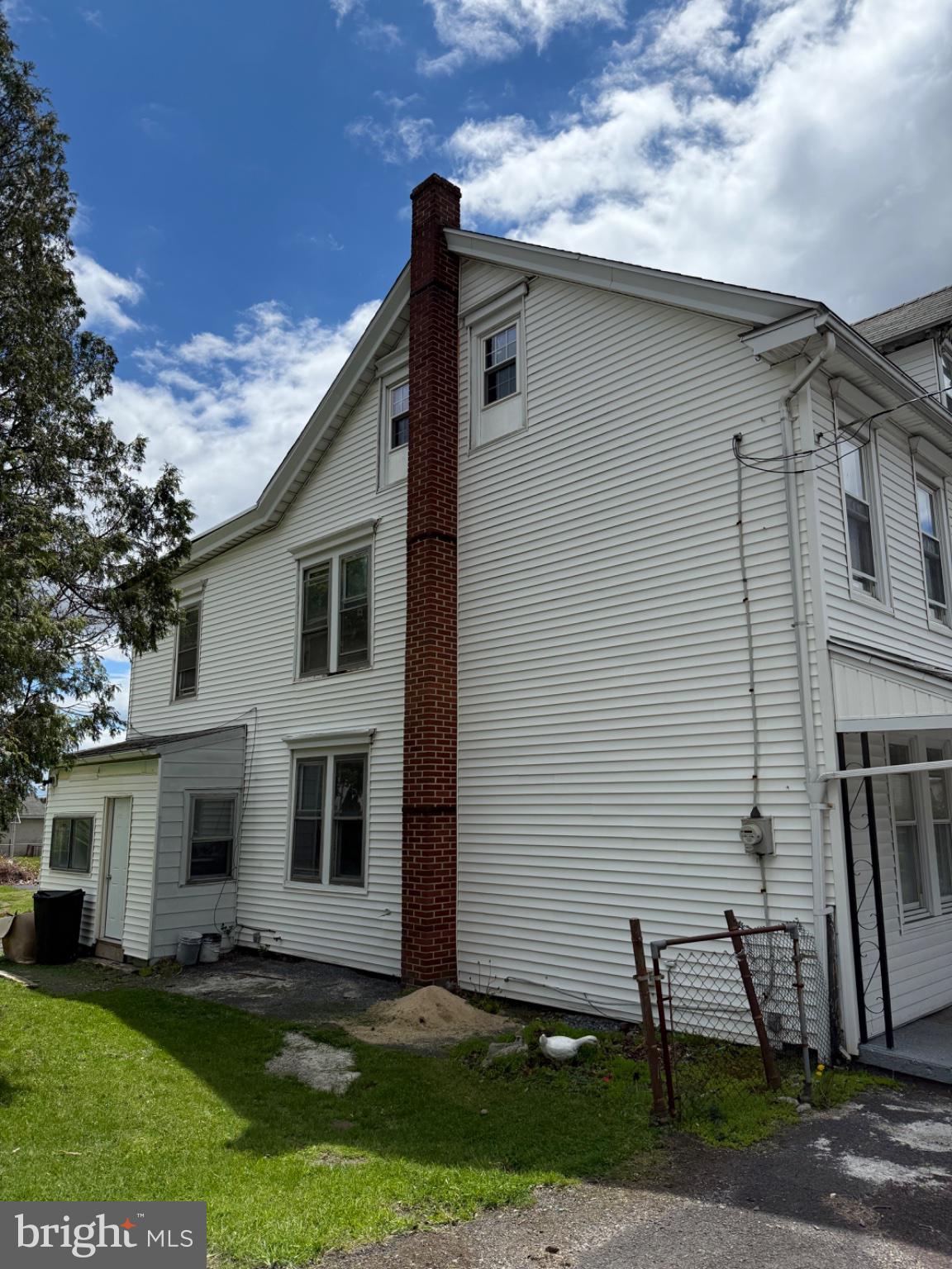 328 E OAK STREET