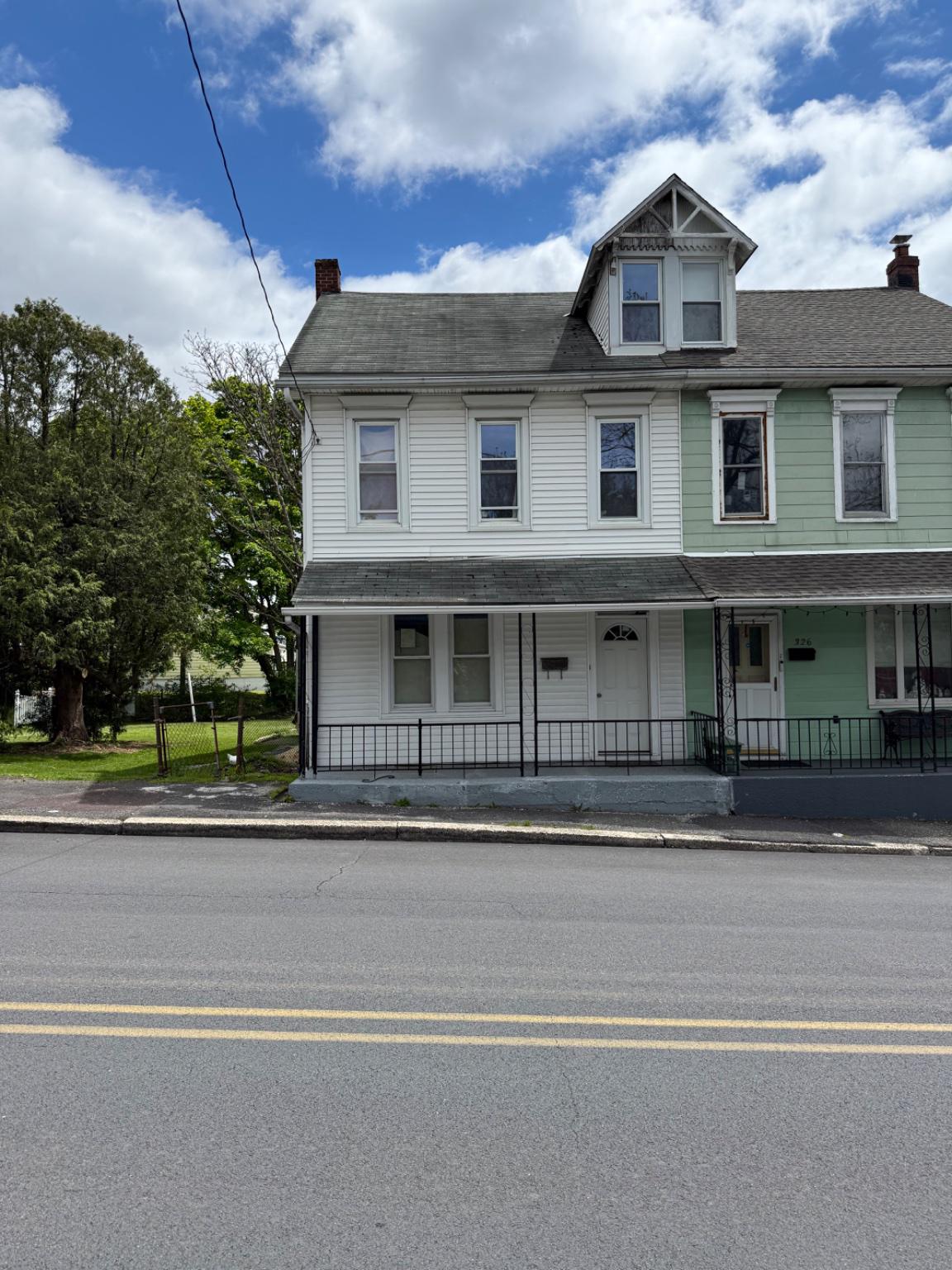 328 E OAK STREET
