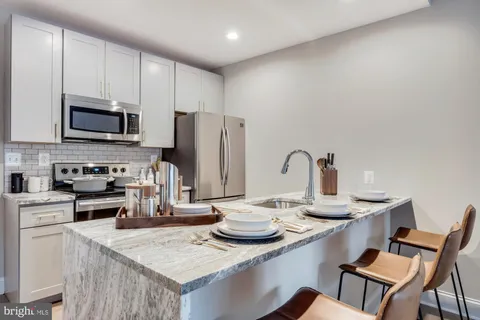 30 N 23rd Street Unit 2512, Philadelphia, PA MLS: PAPH2460426