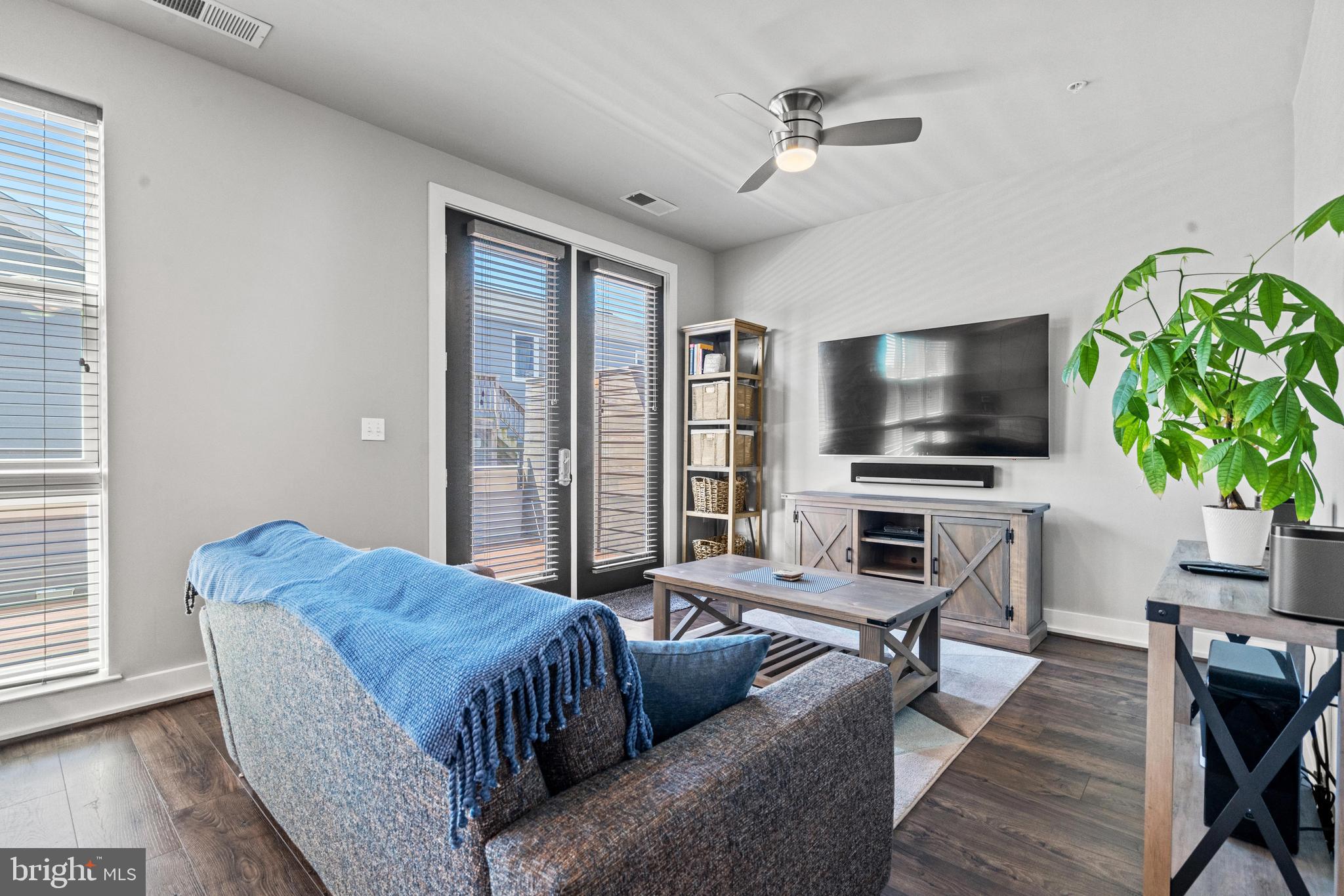 DEL RAY PLACE - Residential Lease