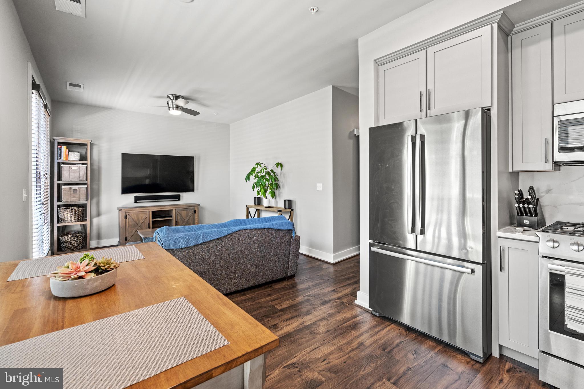 DEL RAY PLACE - Residential Lease