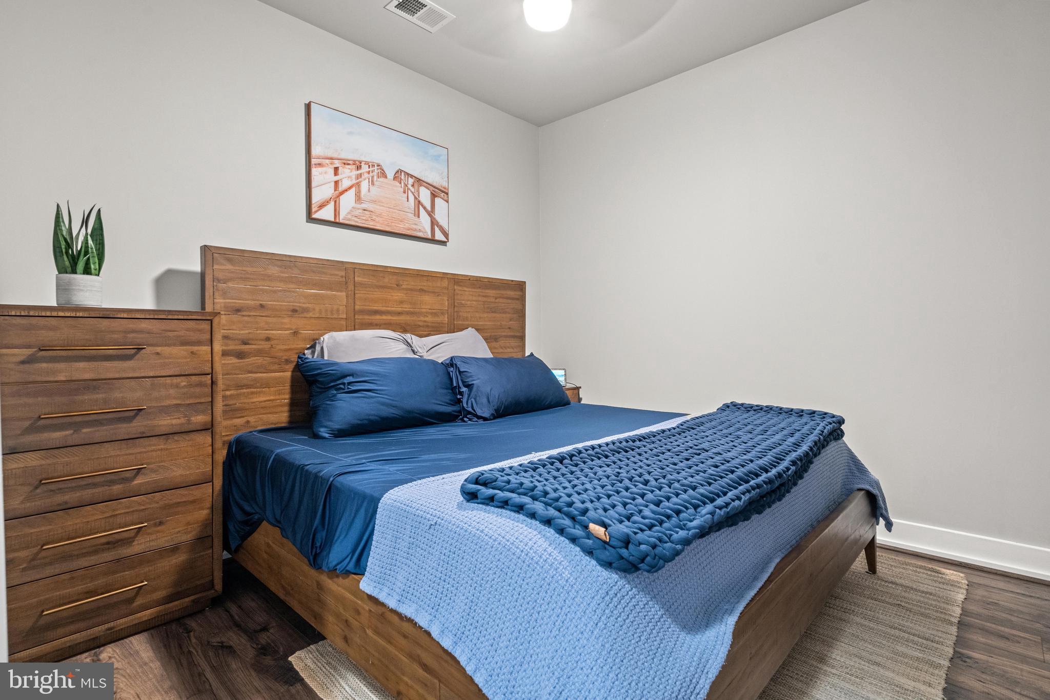 DEL RAY PLACE - Residential Lease