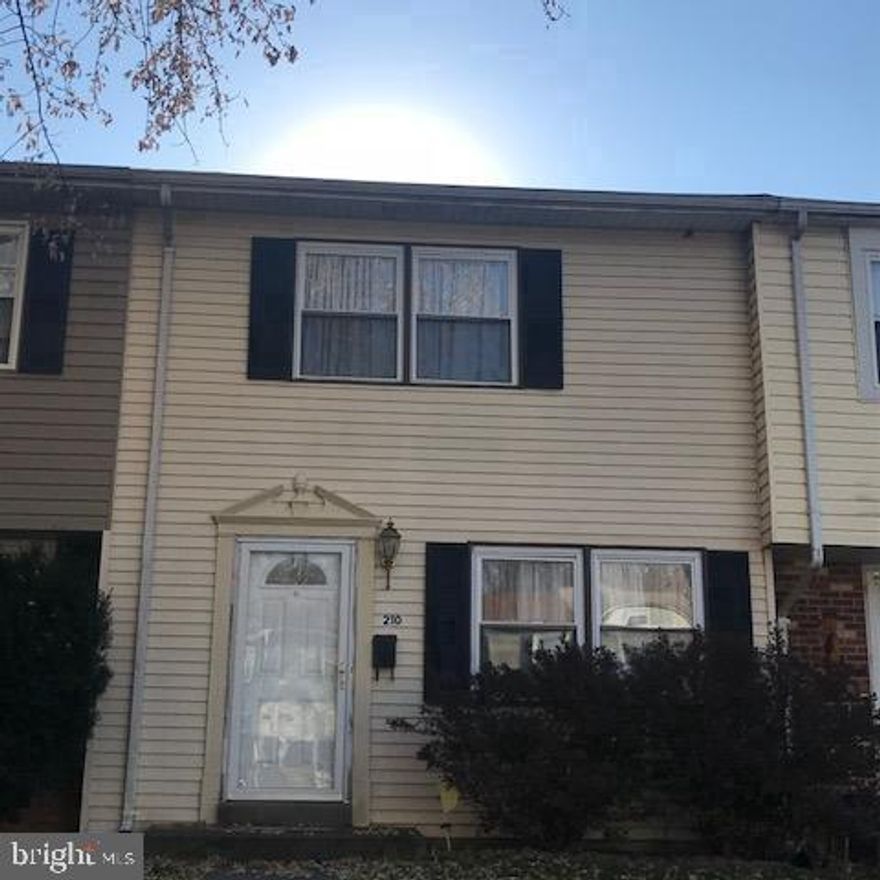 3 bedroom 1.5 bath ,3 level townhouse.
Brand New Carpet in whole townhouse and brand new flooring in kitchen /powder room.
NO CATS !!!!!