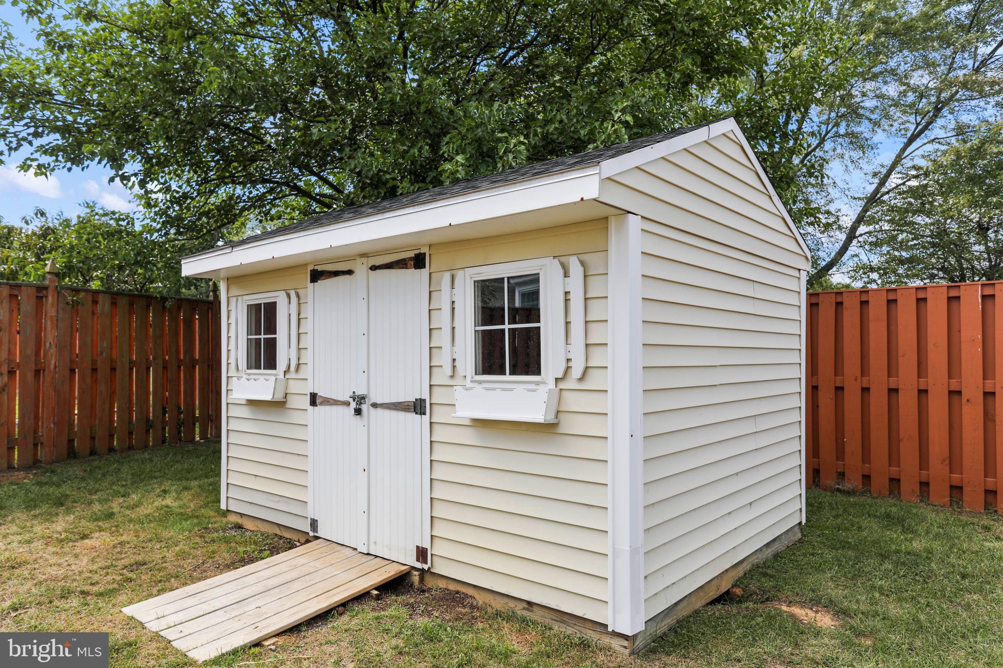 ROBIN MEADOWS - Residential