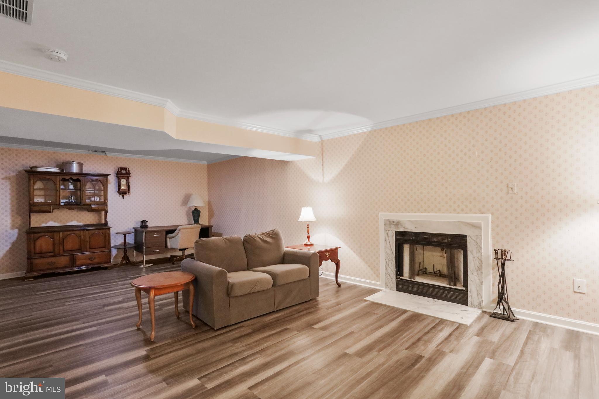 ROBIN MEADOWS - Residential