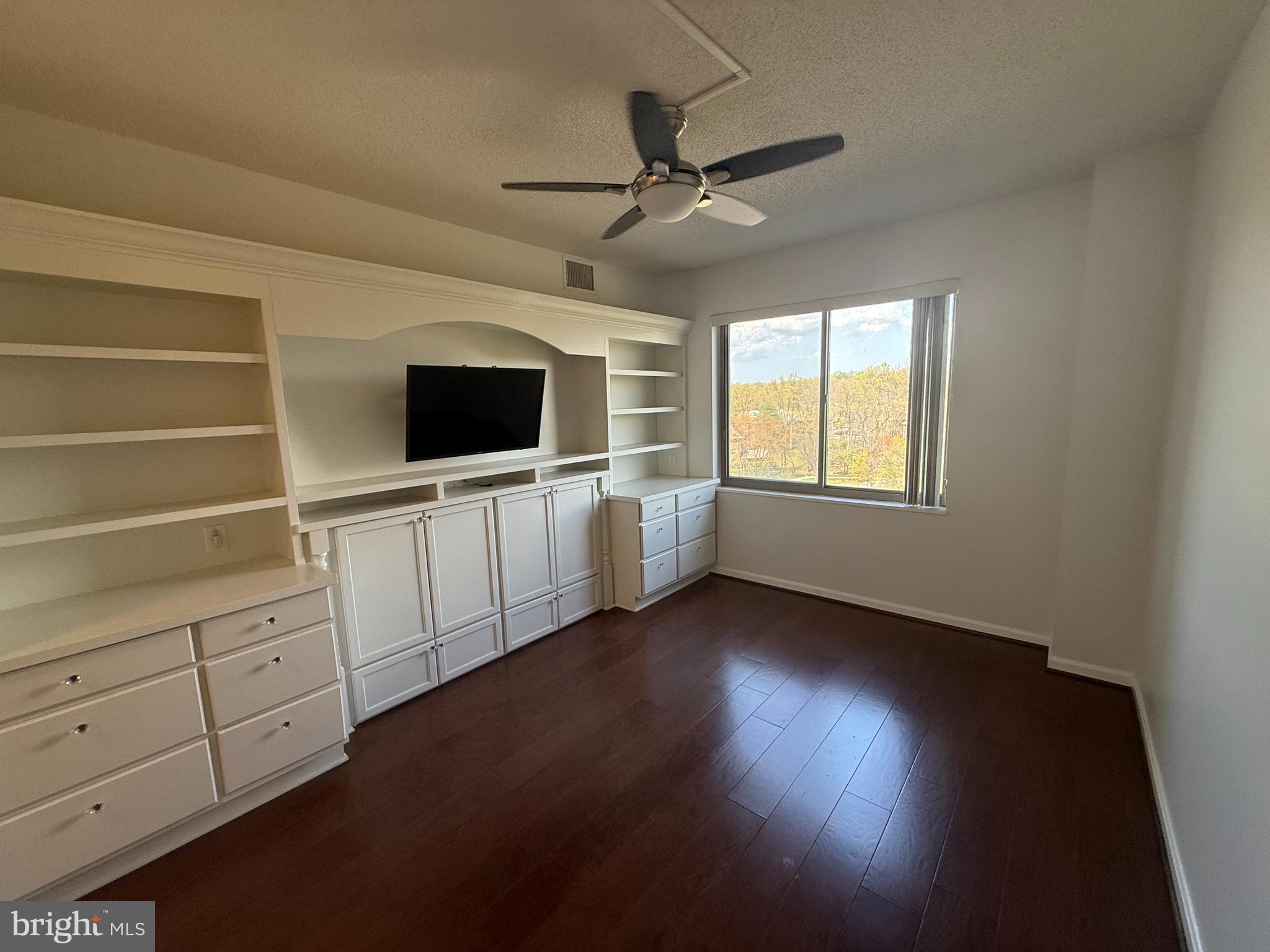 OVERLOOK AT LEISURE WORLD - Residential