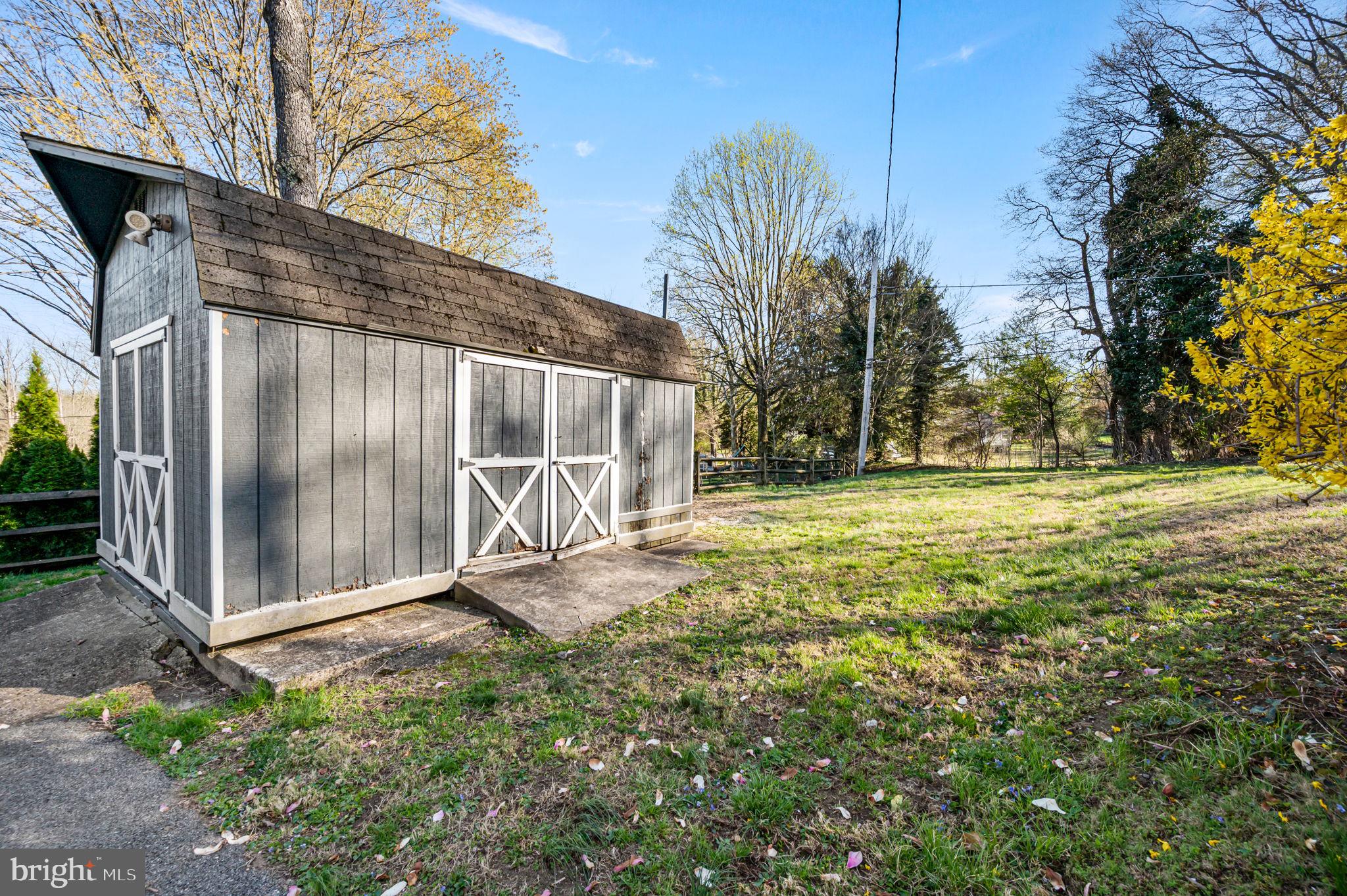 319 CRESTVIEW CIRCLE