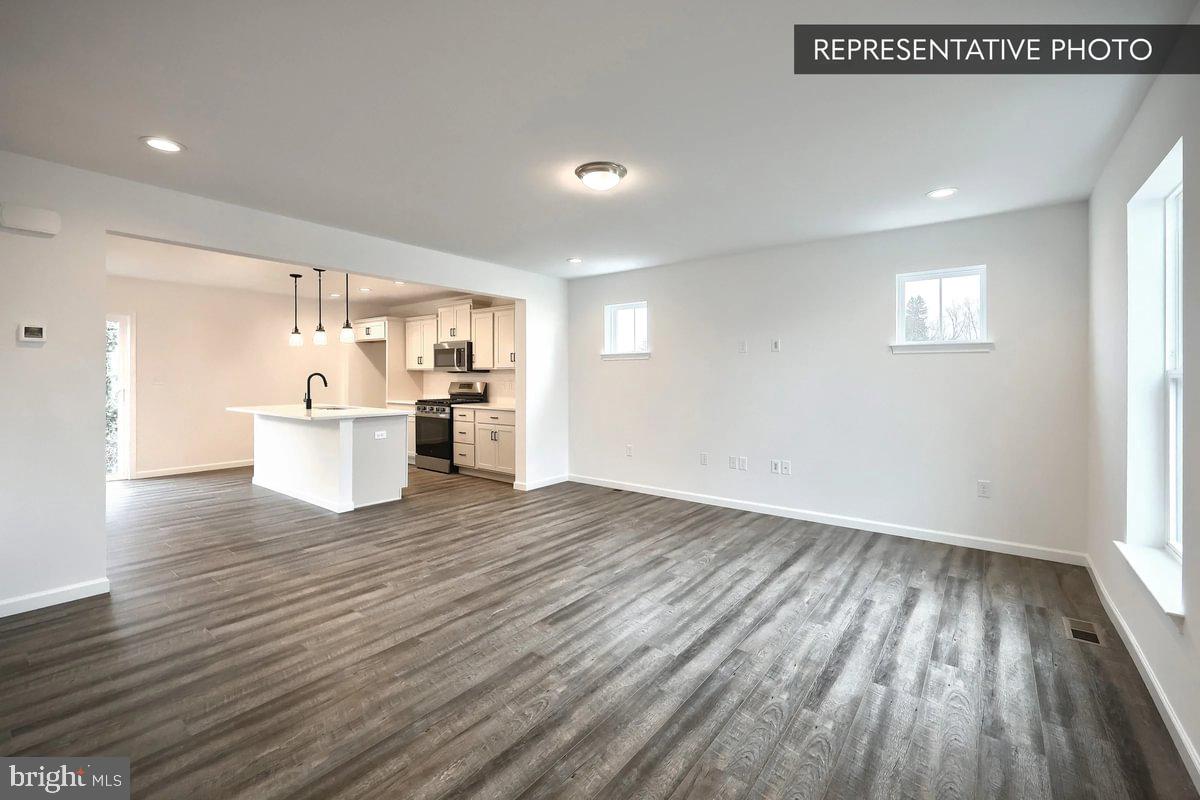 PIN OAK 5BR PLAN AT HILLS AT VALLEY VIEW