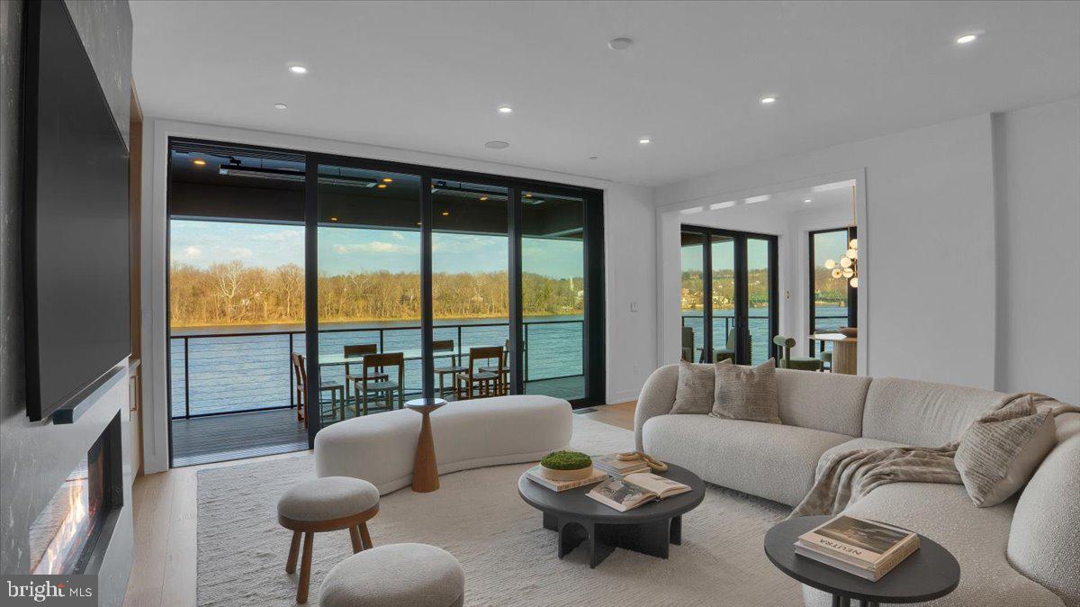 RIVERSTONE - Residential