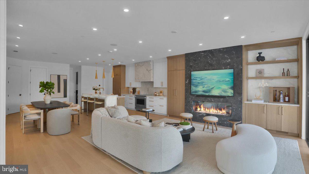 RIVERSTONE - Residential