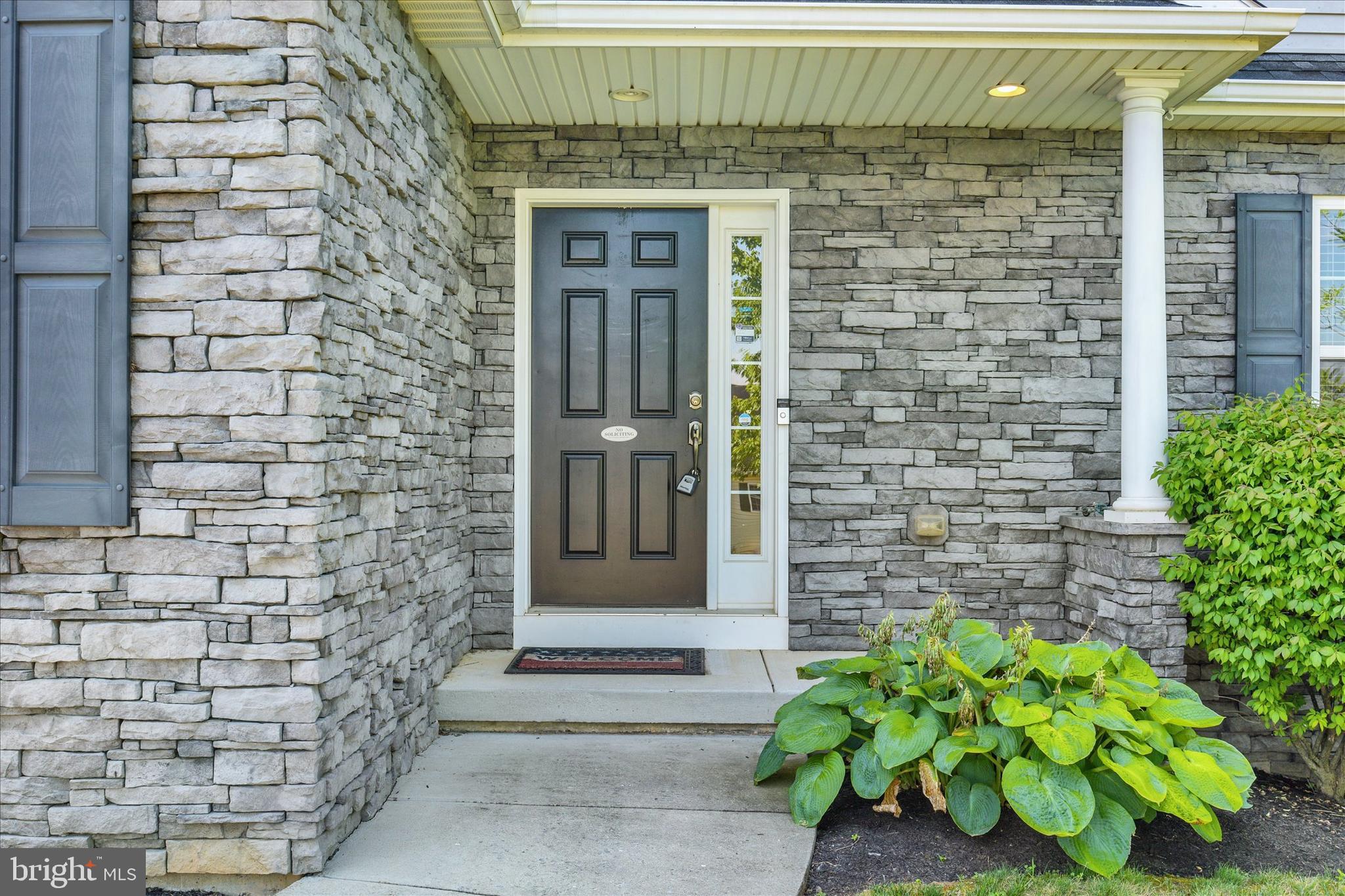 807 GENEVIEVE DRIVE
