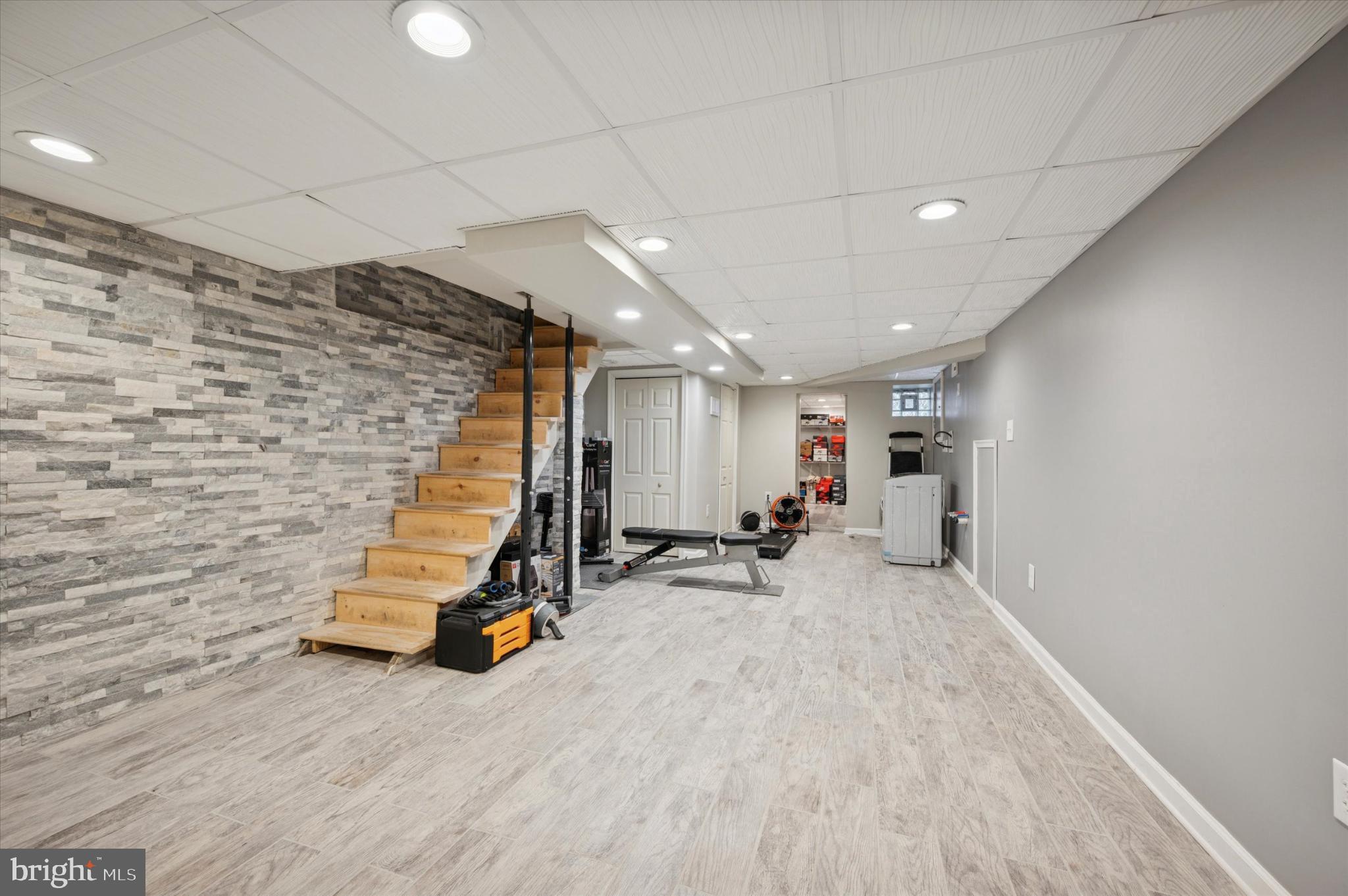 ELMWOOD PARK - Residential