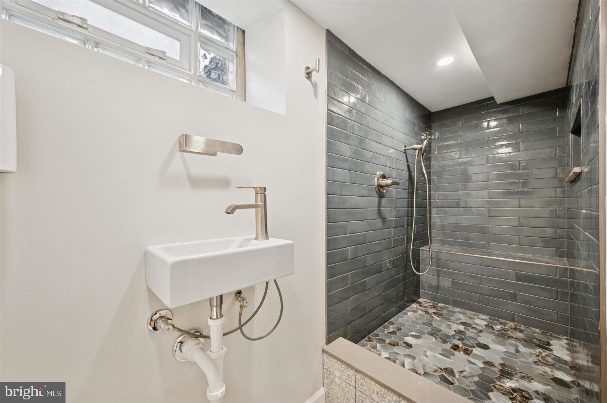 ELMWOOD PARK - Residential