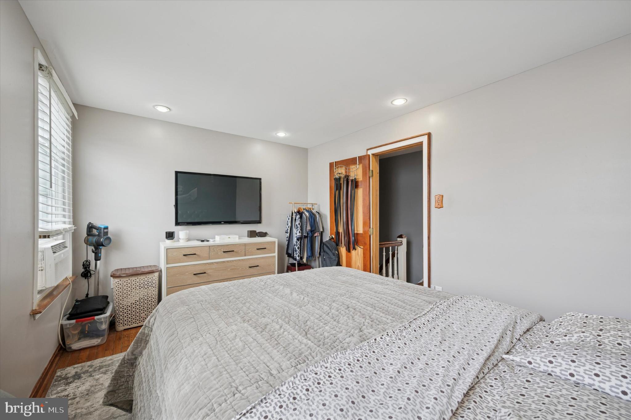 ELMWOOD PARK - Residential