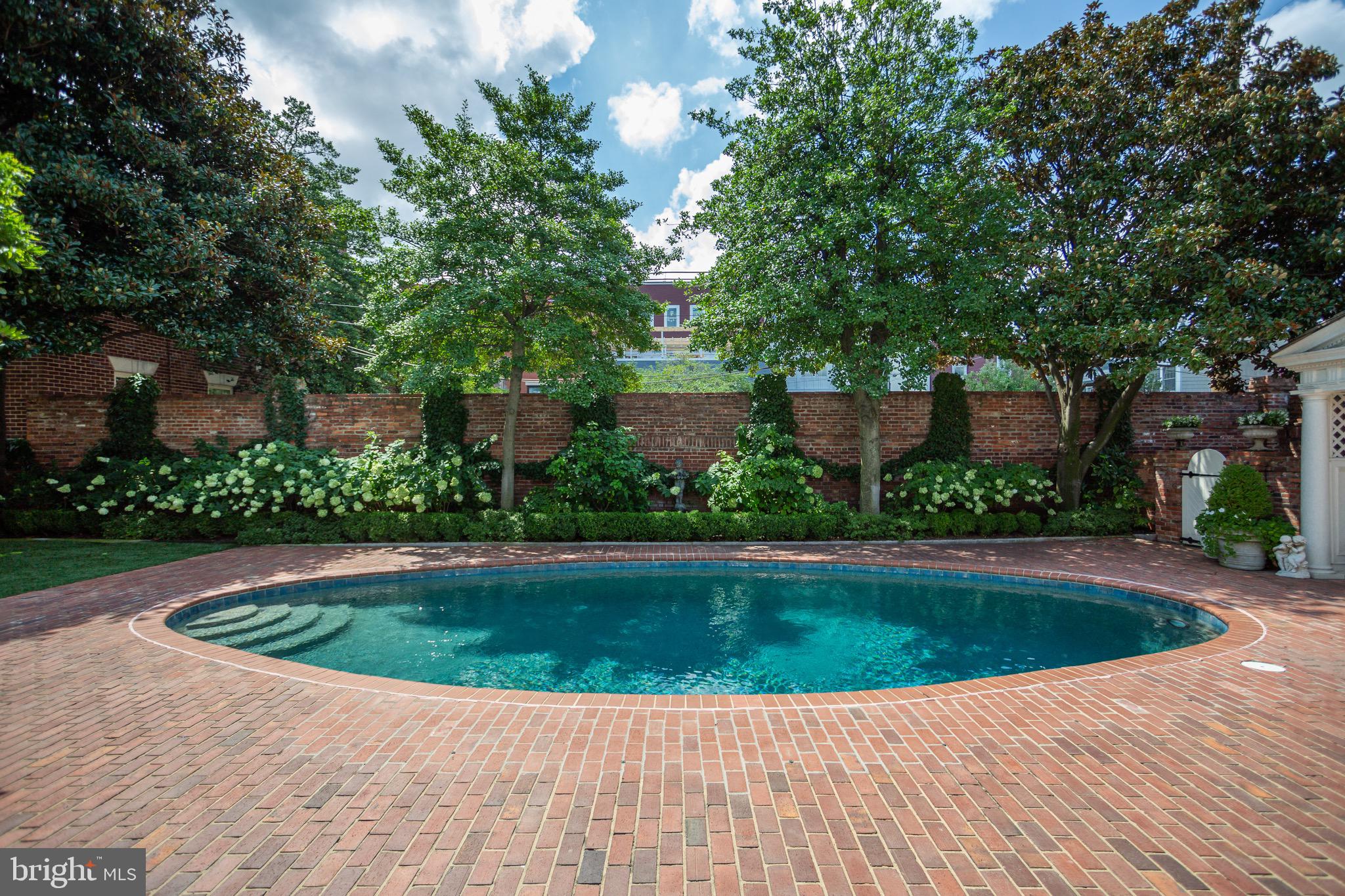 OLD TOWN ALEXANDRIA - Residential