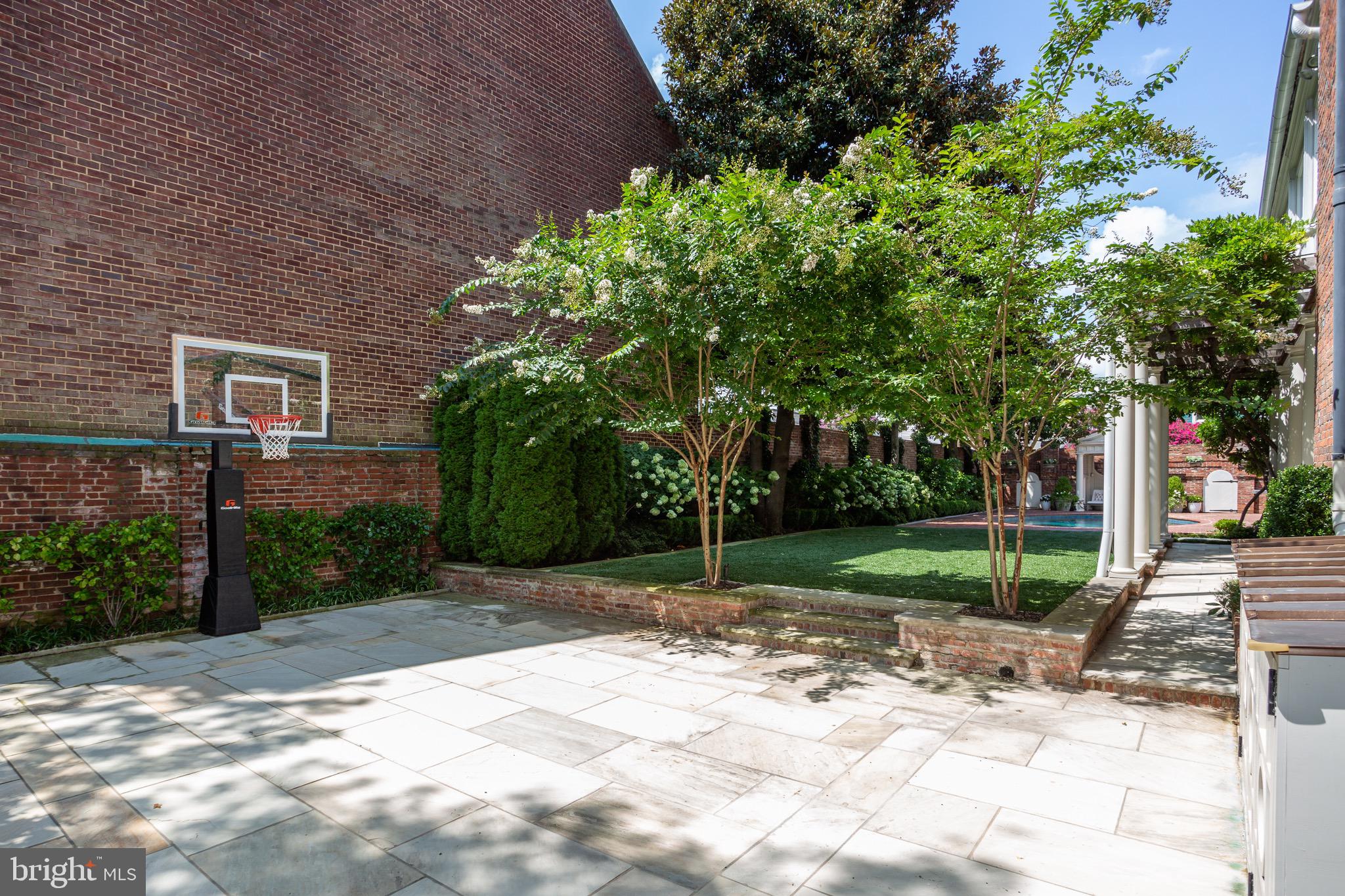 OLD TOWN ALEXANDRIA - Residential