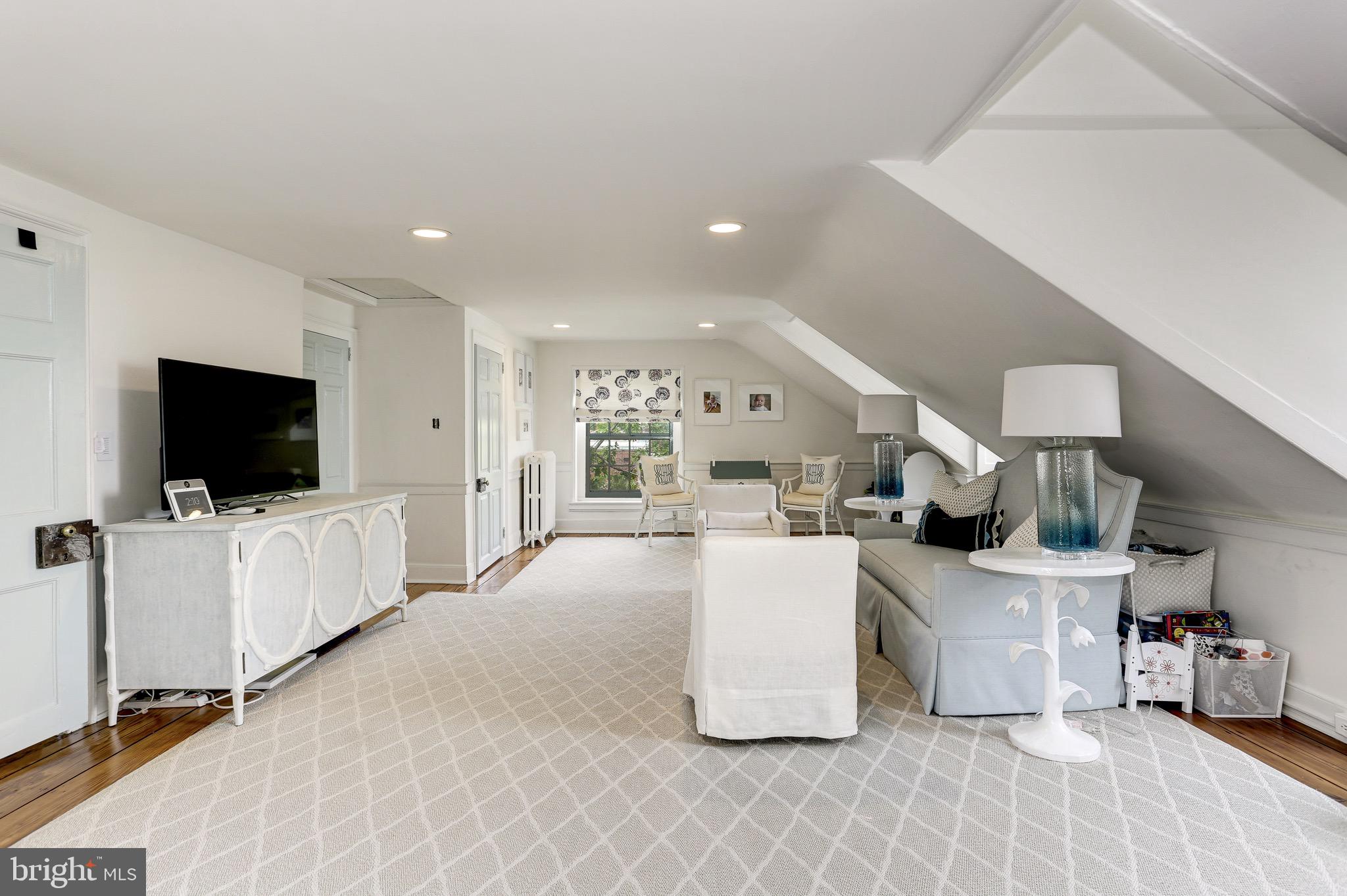 OLD TOWN ALEXANDRIA - Residential