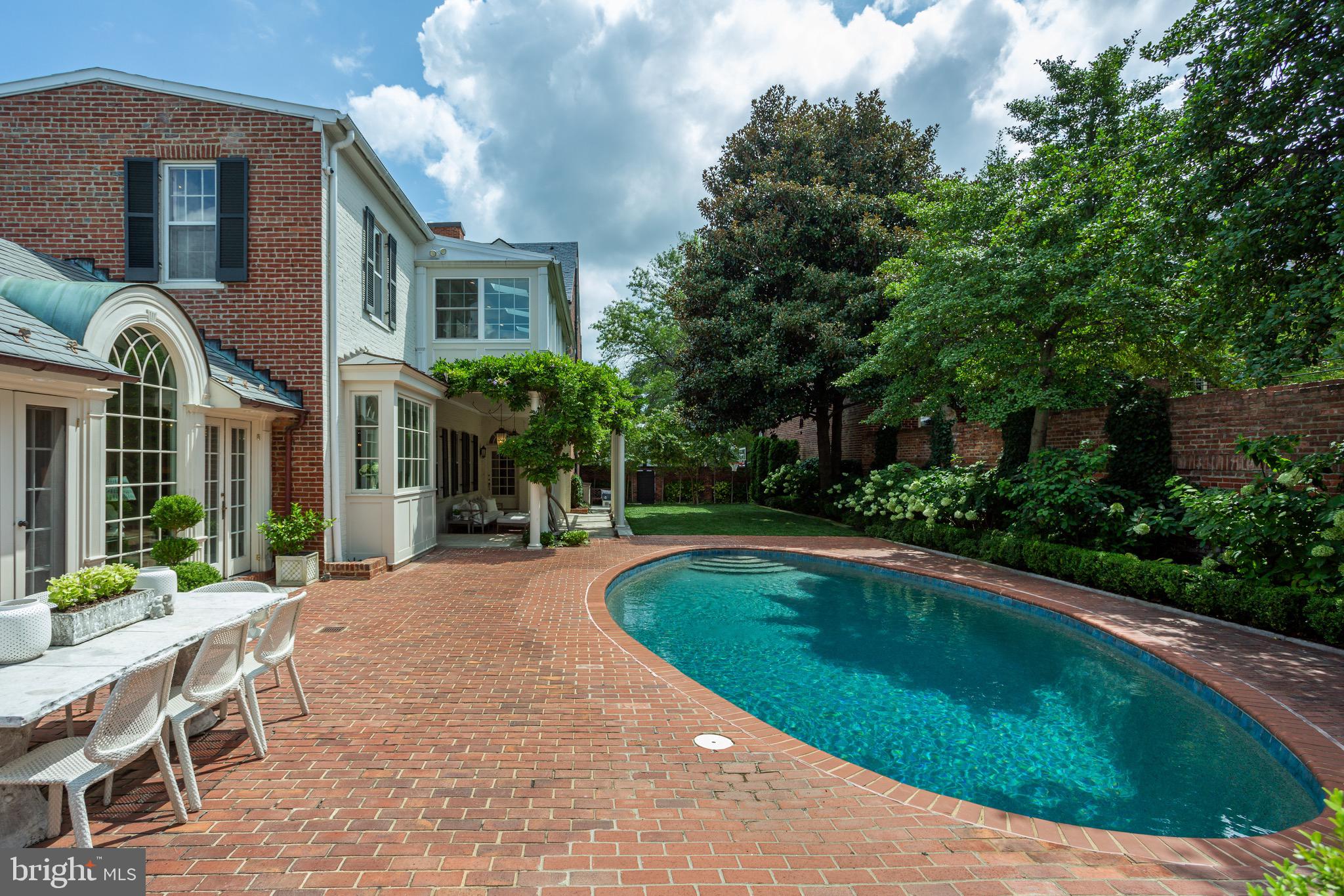 OLD TOWN ALEXANDRIA - Residential