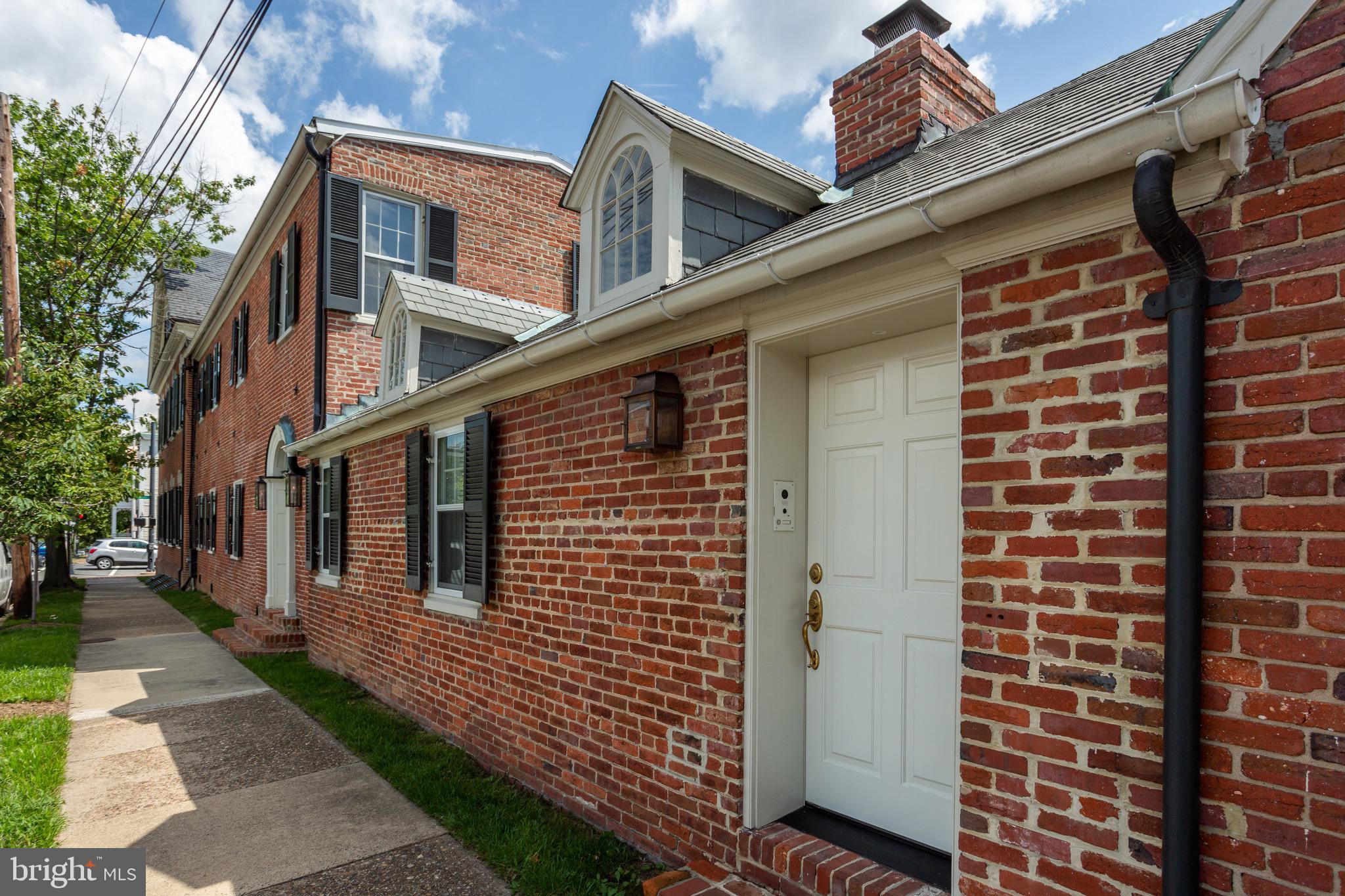 OLD TOWN ALEXANDRIA - Residential