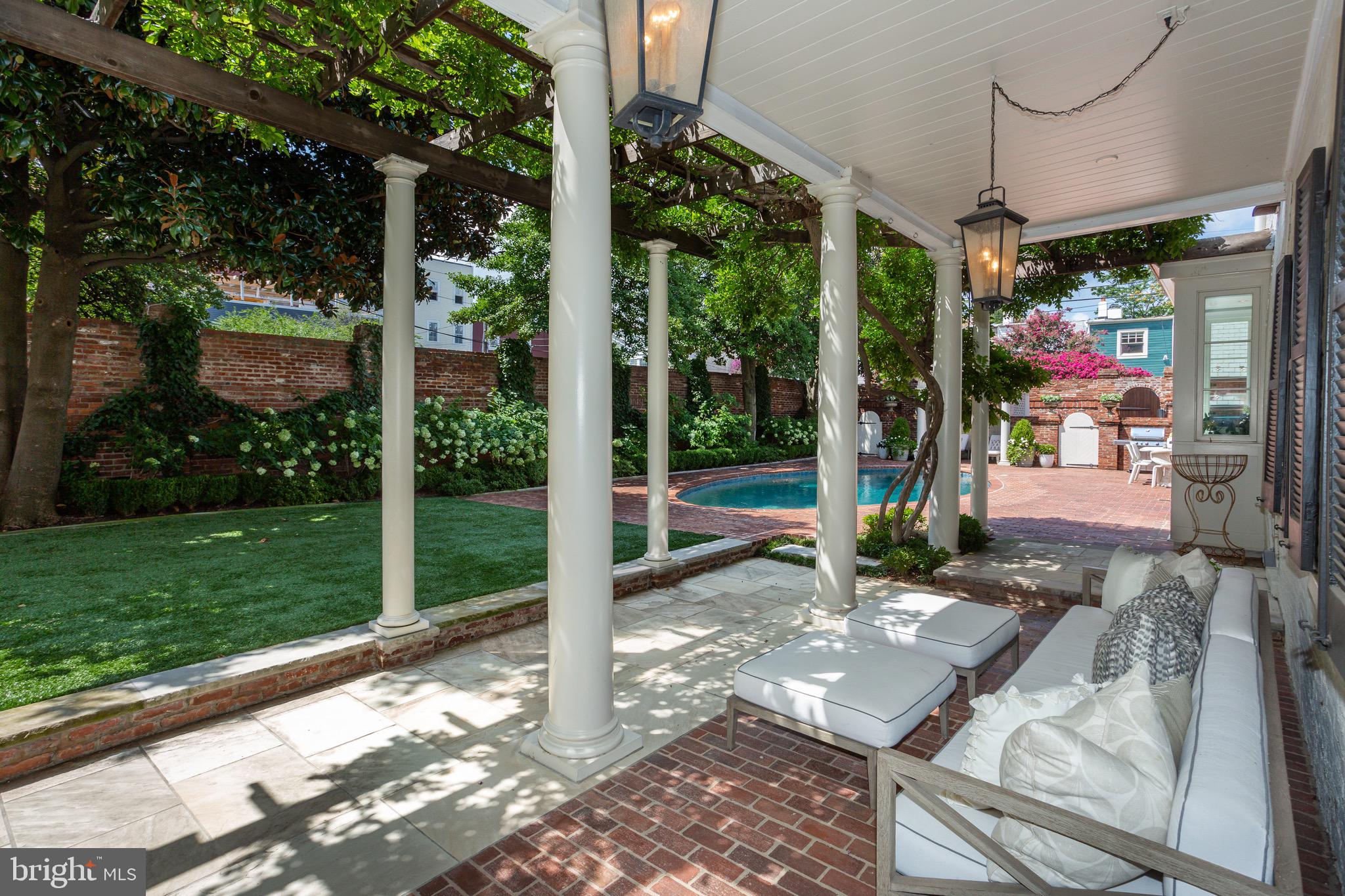 OLD TOWN ALEXANDRIA - Residential