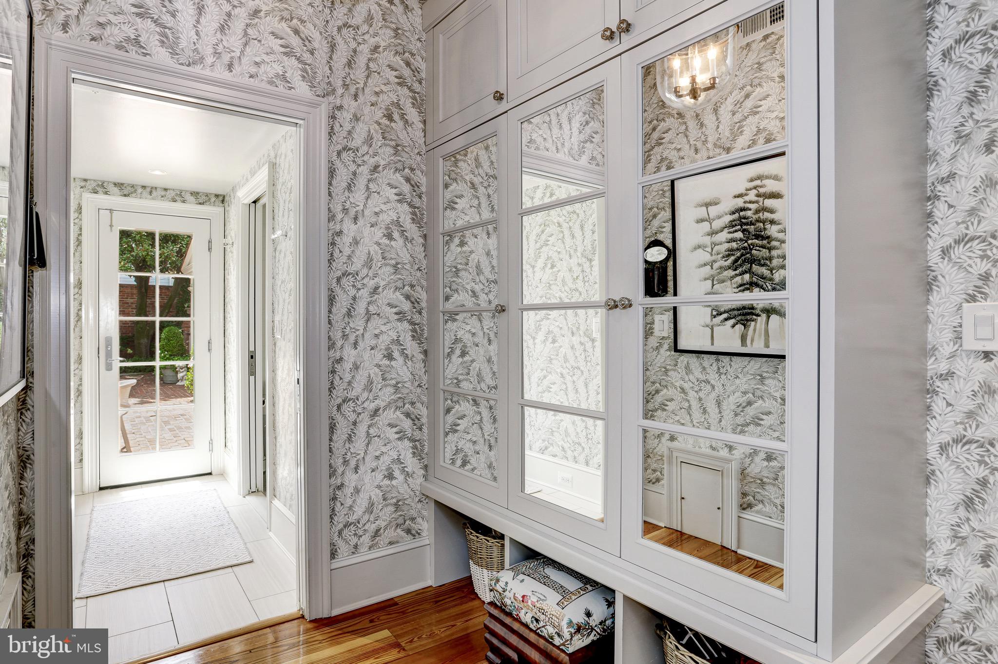 OLD TOWN ALEXANDRIA - Residential