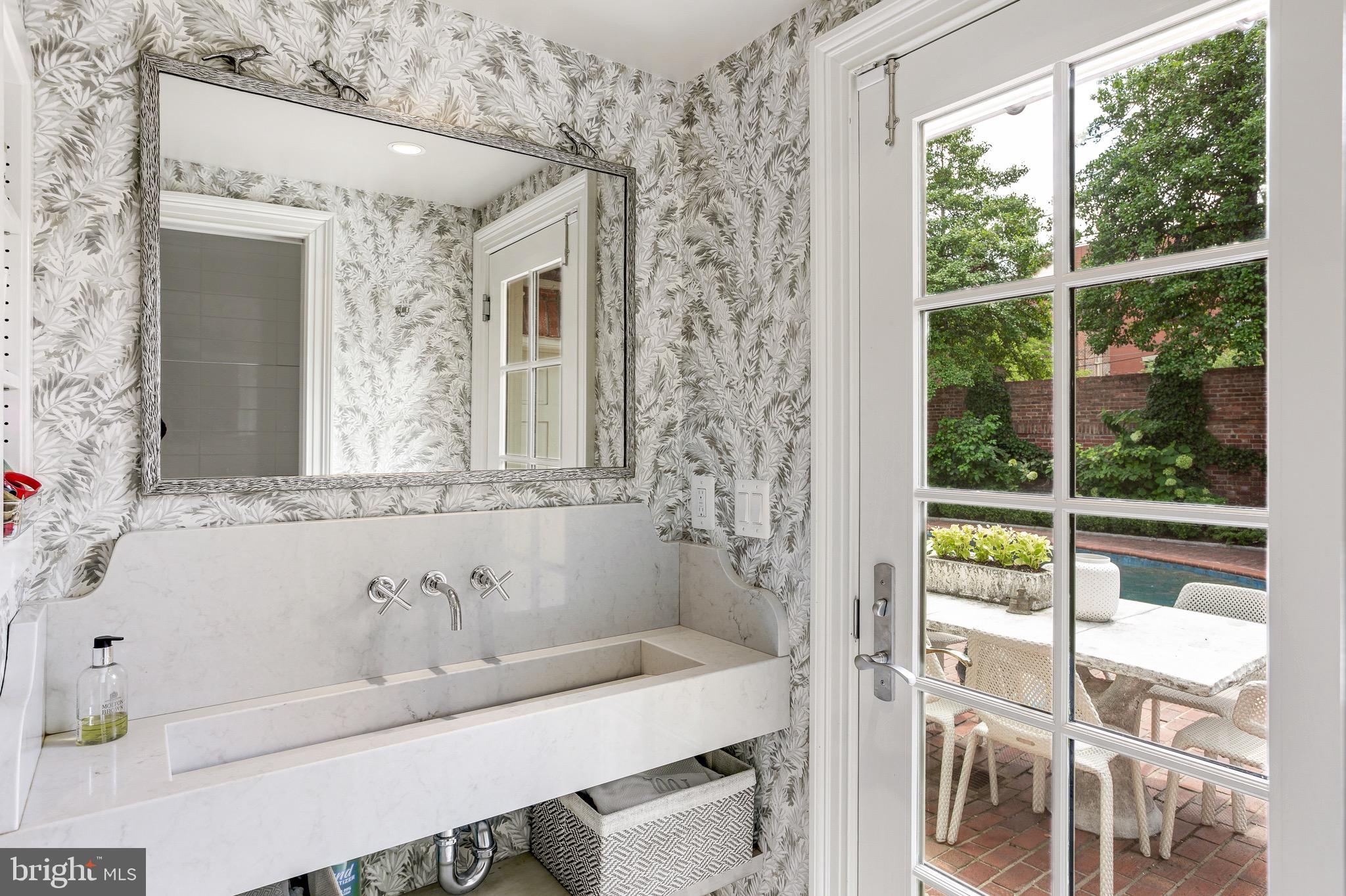 OLD TOWN ALEXANDRIA - Residential