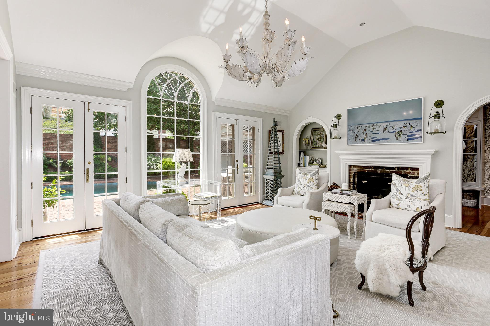 OLD TOWN ALEXANDRIA - Residential