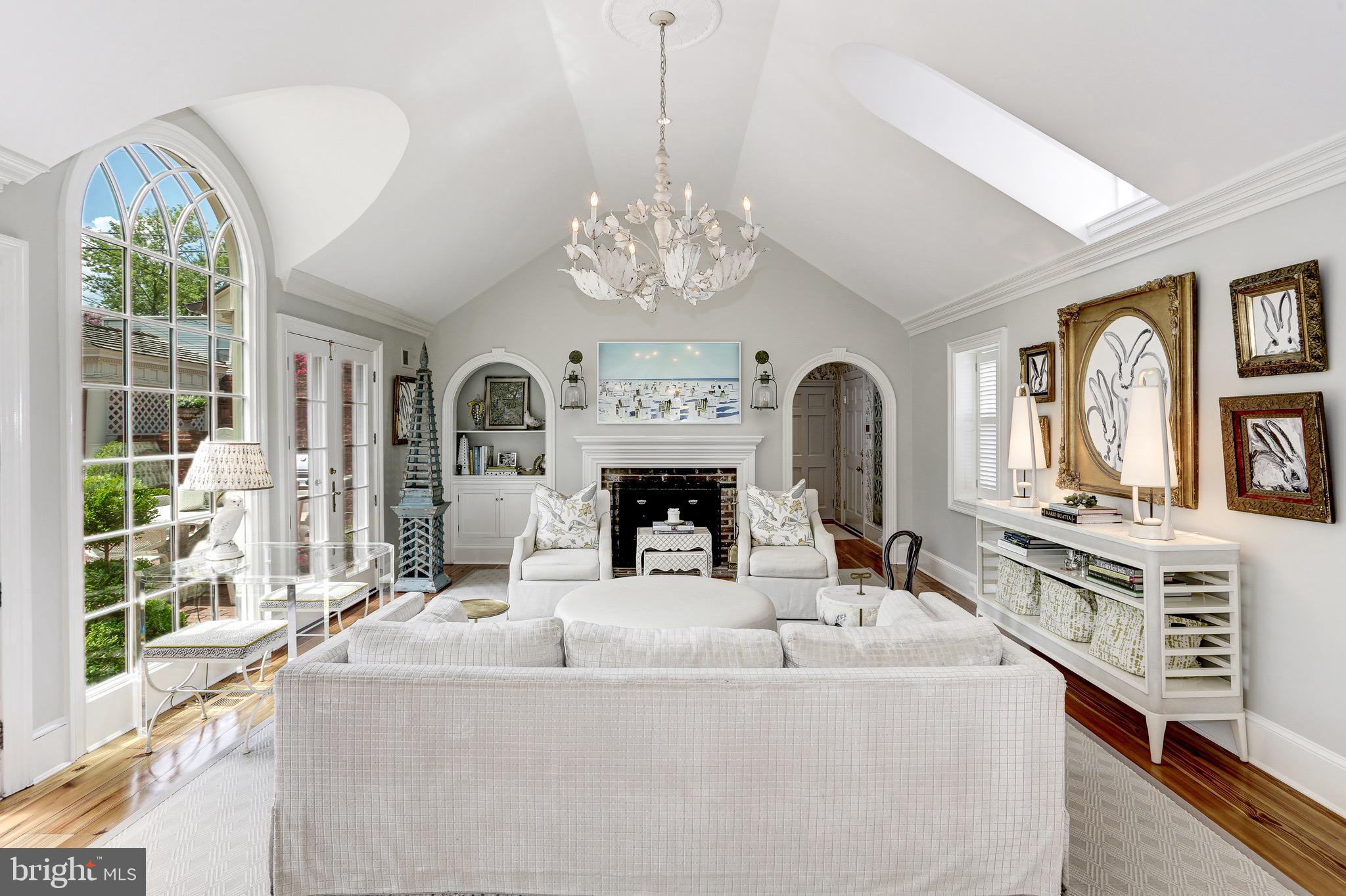 OLD TOWN ALEXANDRIA - Residential