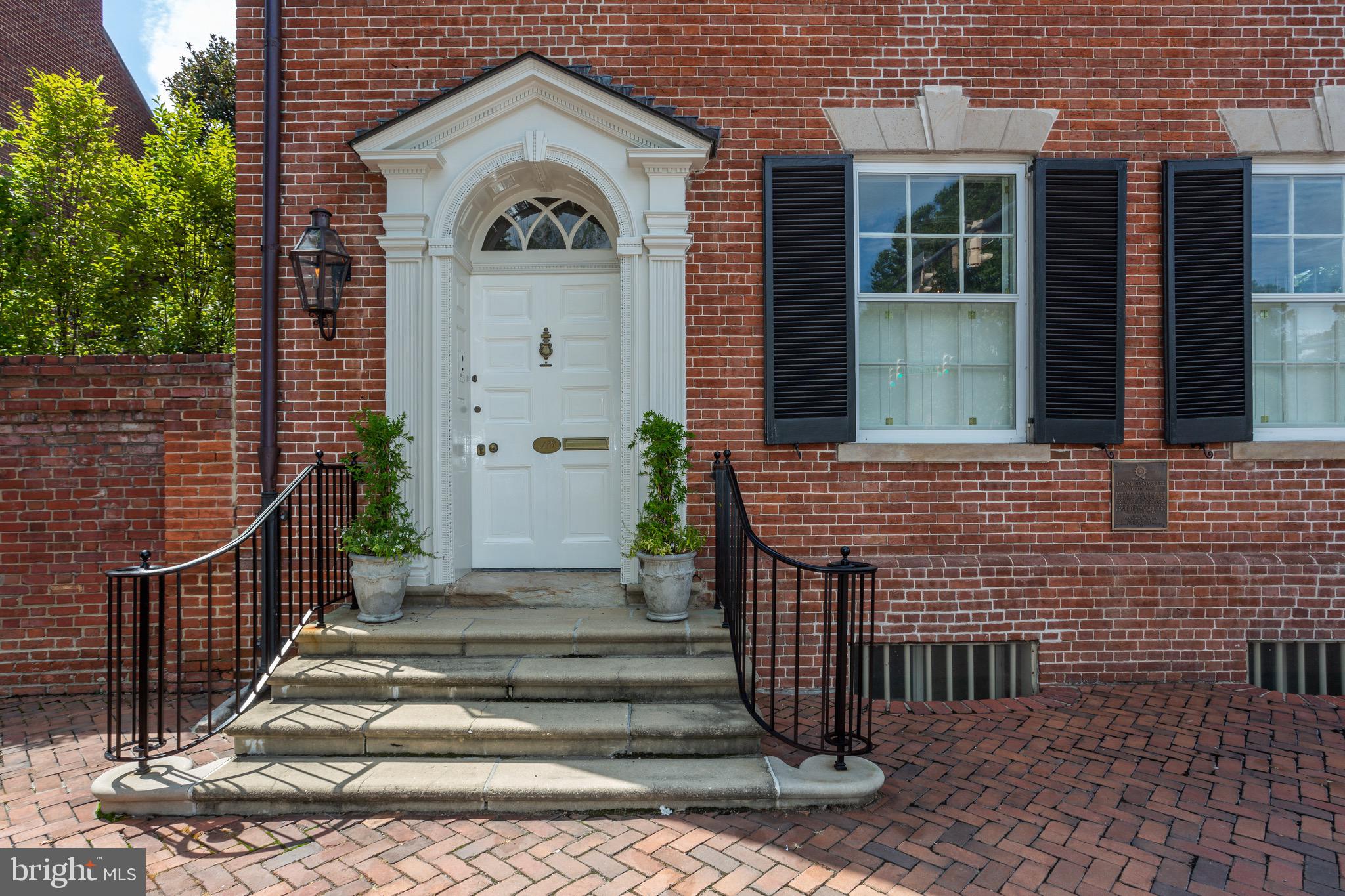 OLD TOWN ALEXANDRIA - Residential