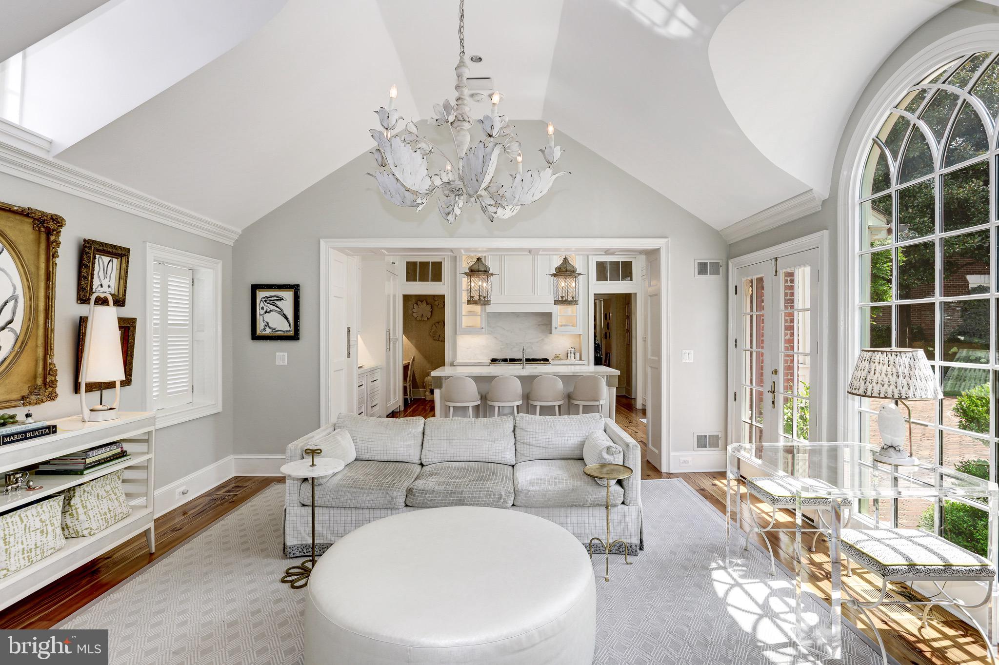 OLD TOWN ALEXANDRIA - Residential