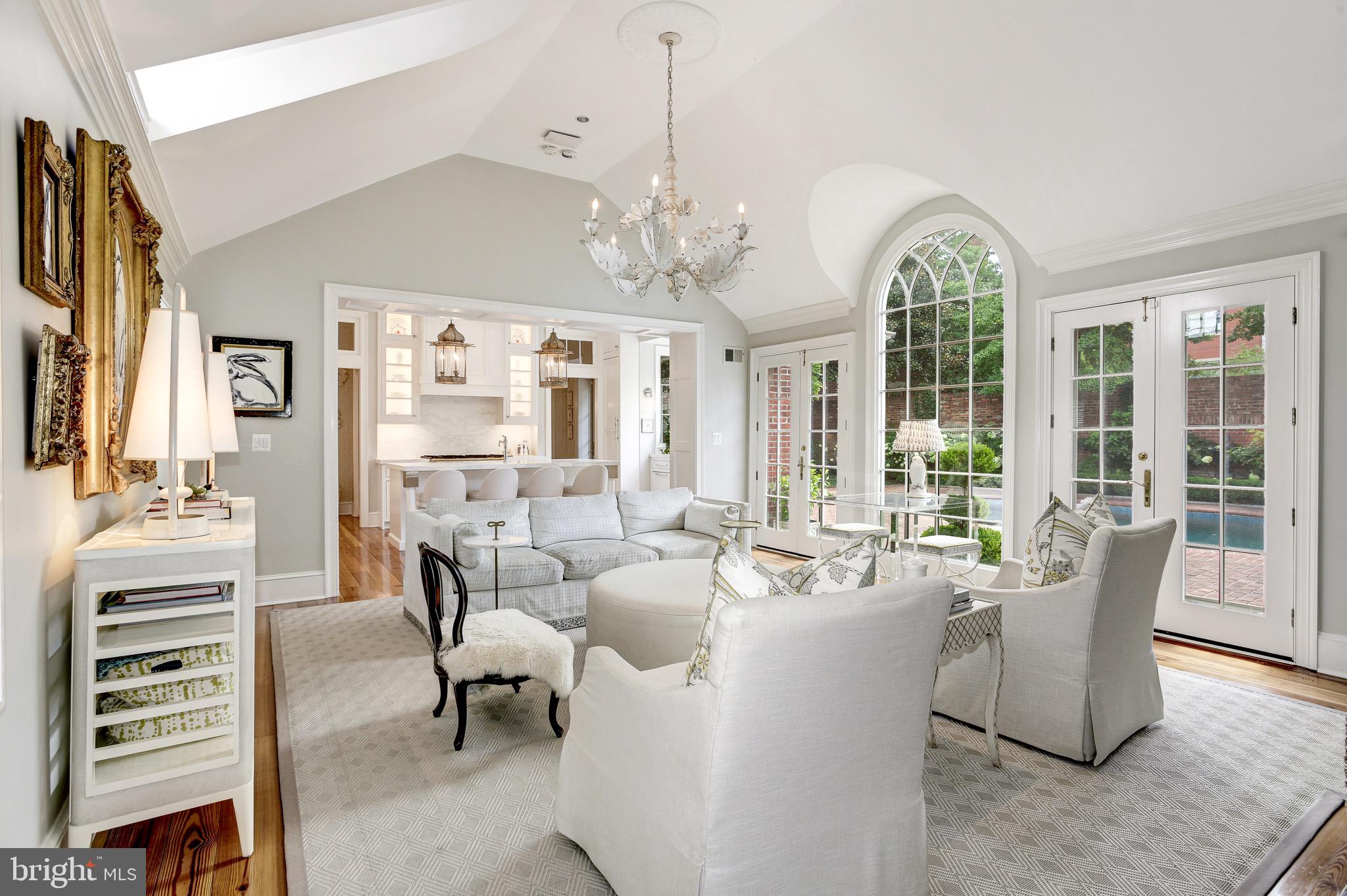 OLD TOWN ALEXANDRIA - Residential