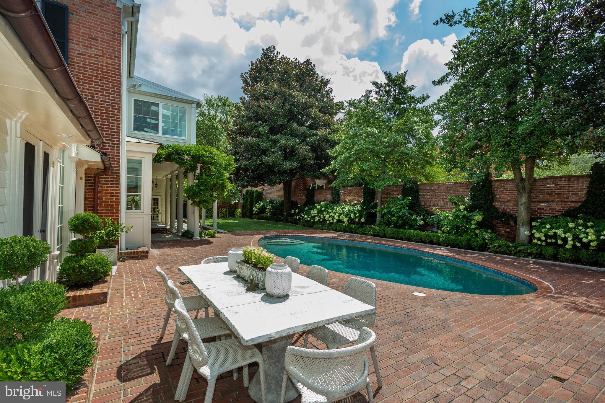 OLD TOWN ALEXANDRIA - Residential