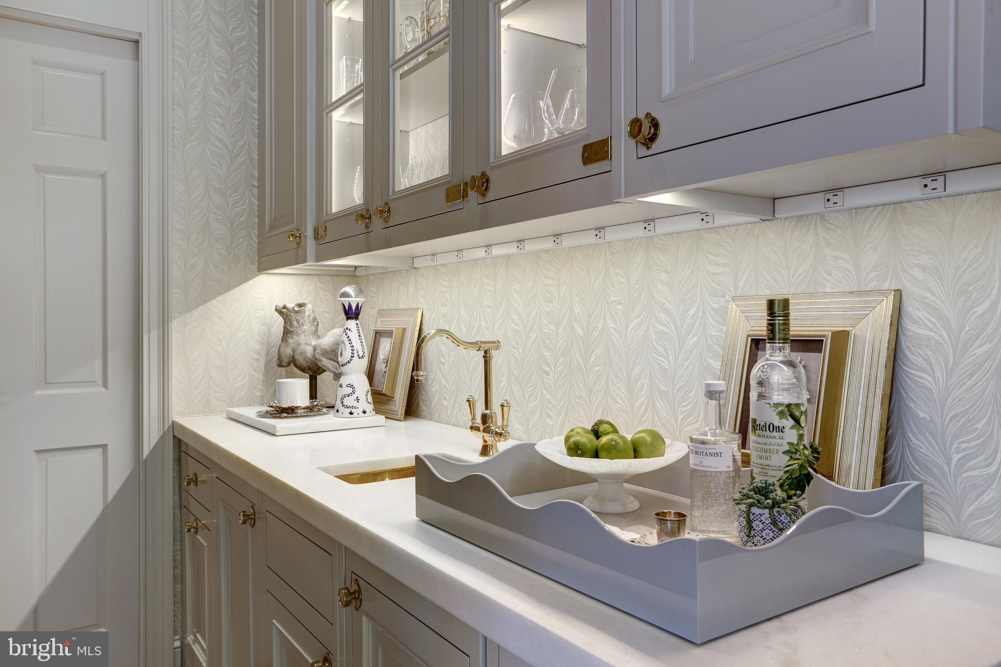 OLD TOWN ALEXANDRIA - Residential