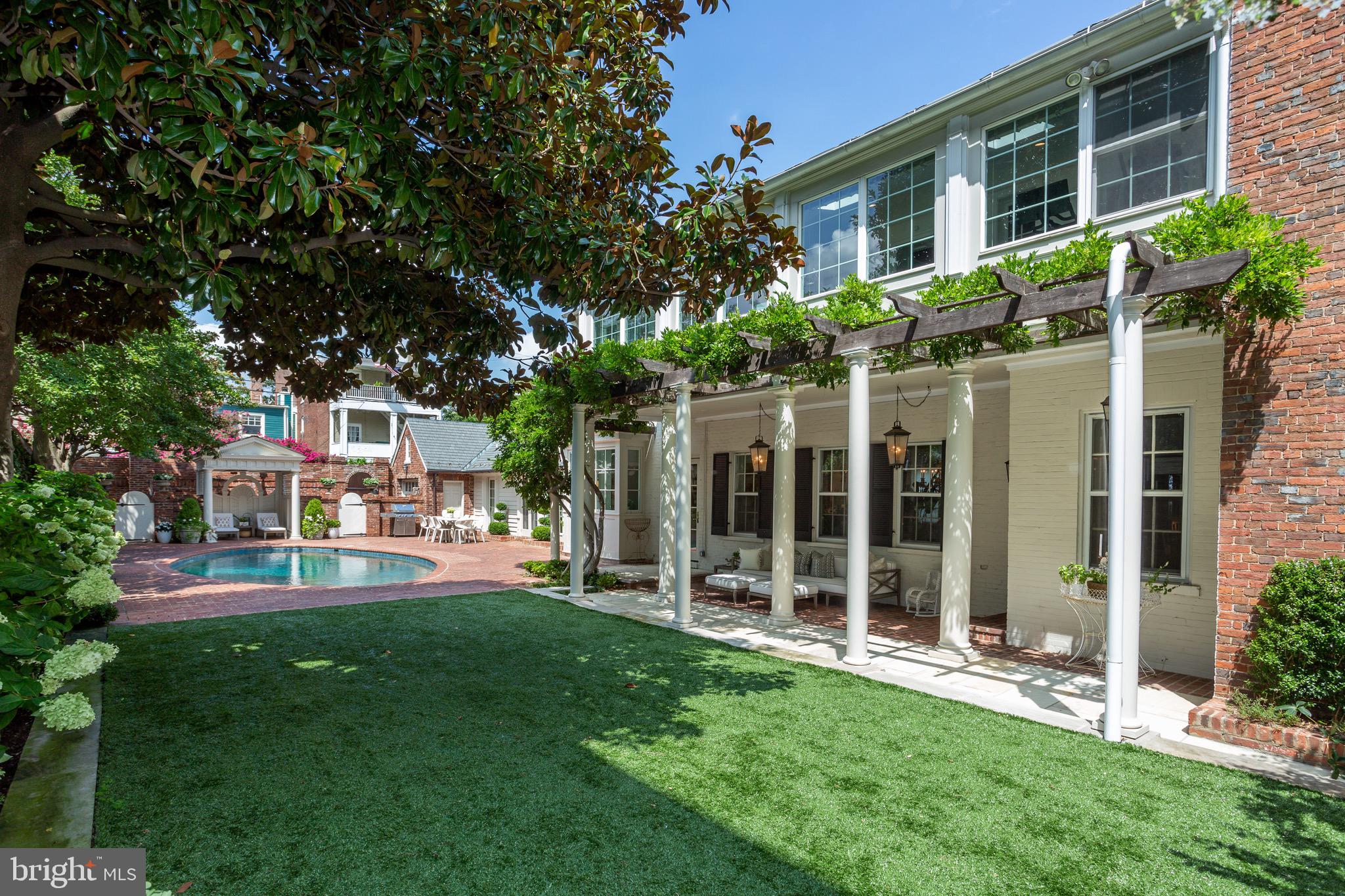 OLD TOWN ALEXANDRIA - Residential