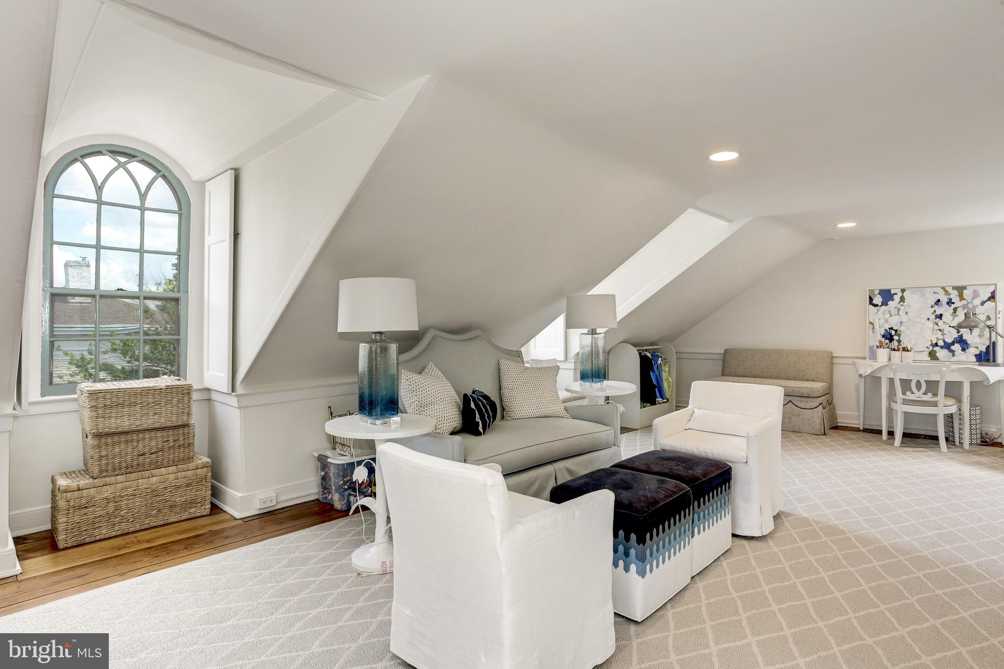 OLD TOWN ALEXANDRIA - Residential