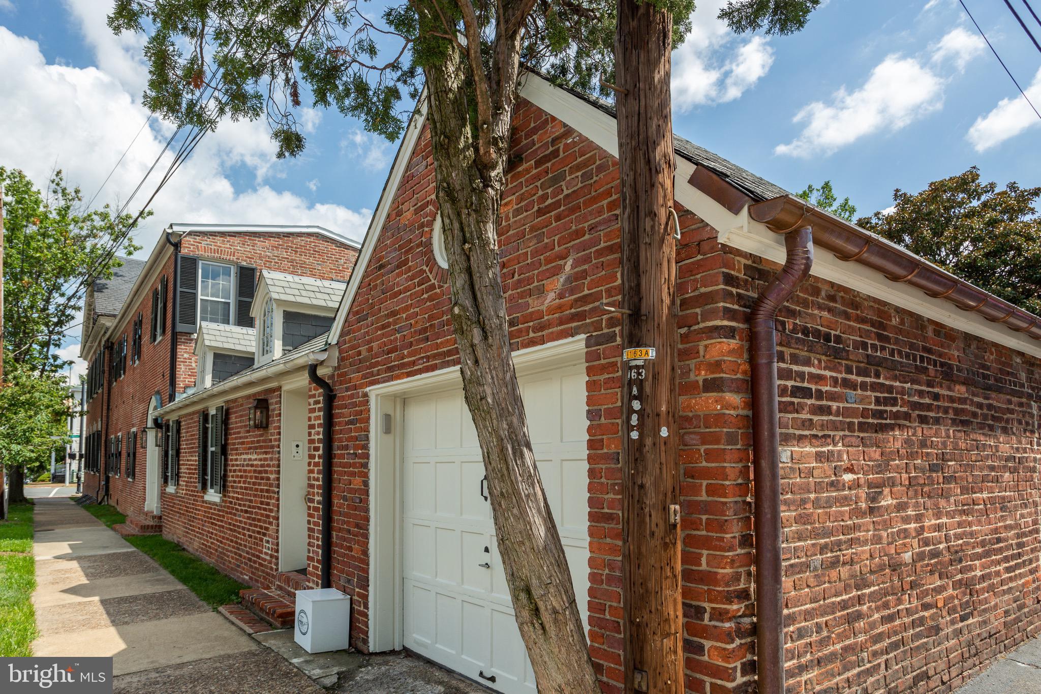 OLD TOWN ALEXANDRIA - Residential