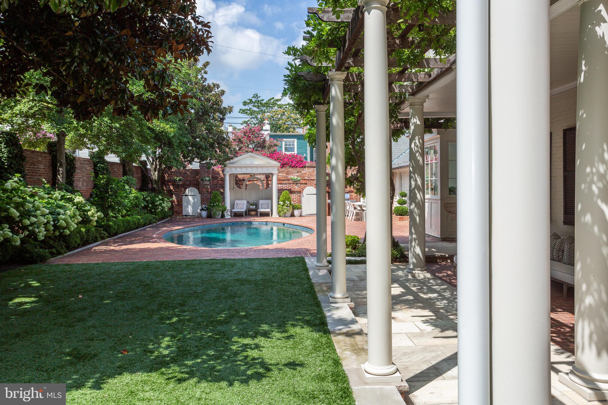 OLD TOWN ALEXANDRIA - Residential