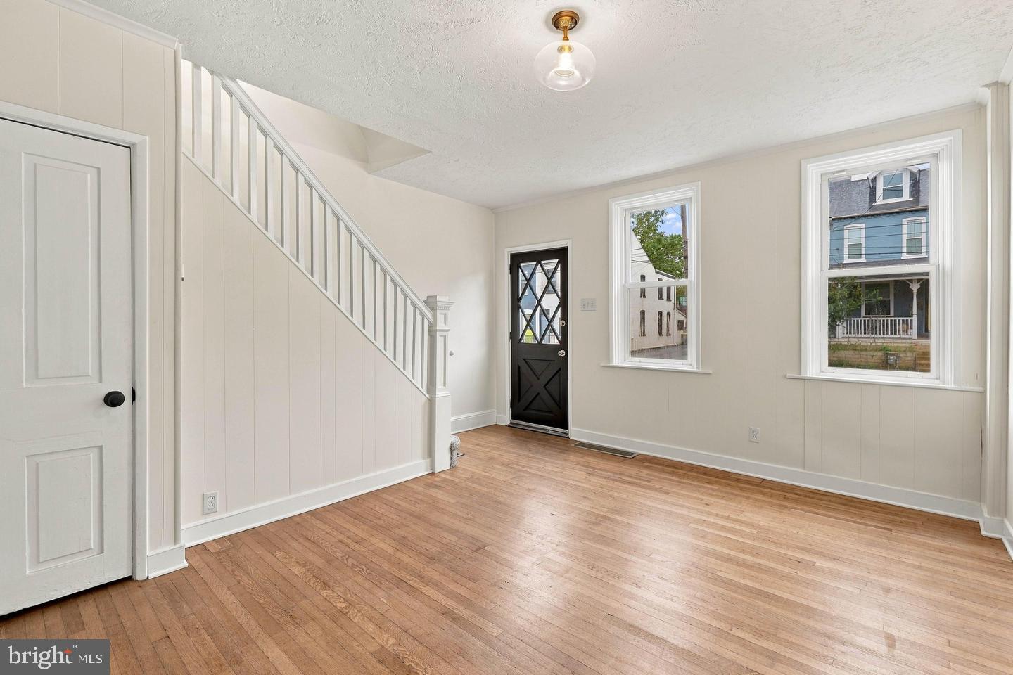 27 W NEW STREET