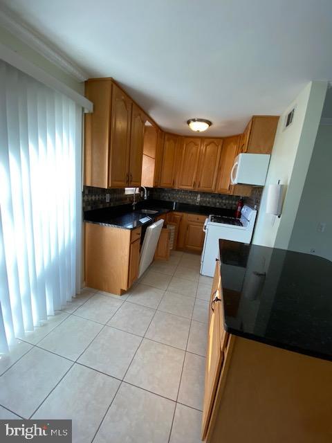 CHESTNUT HILLS - Residential Lease