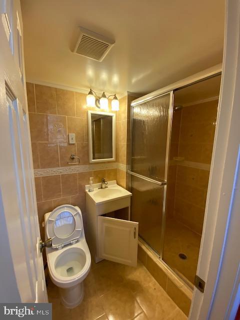 CHESTNUT HILLS - Residential Lease