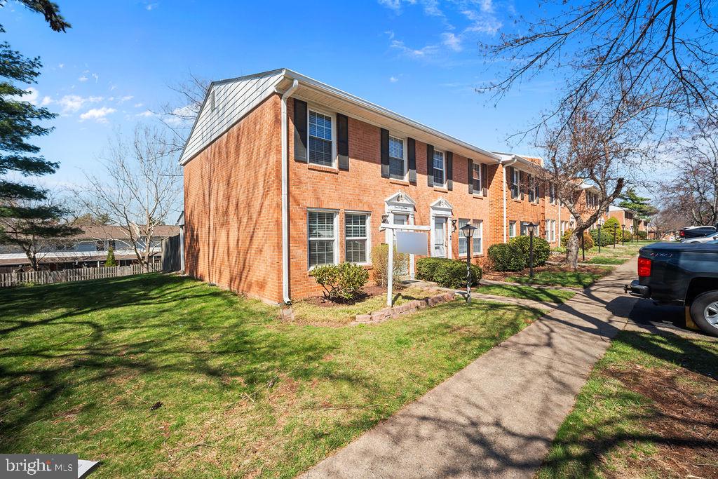 PEMBROOKE - Residential