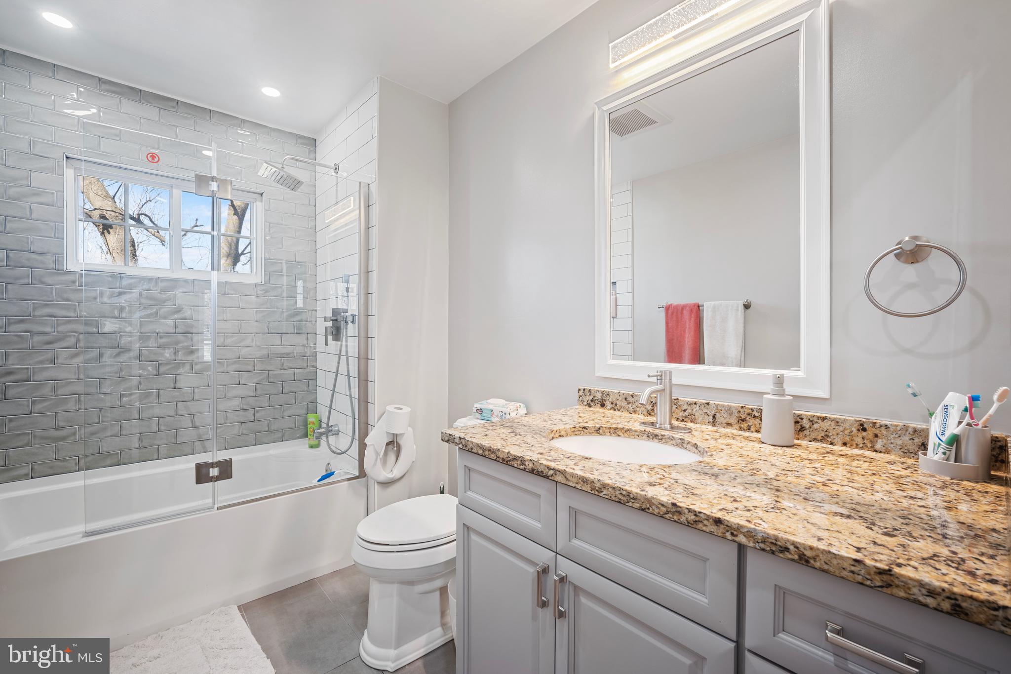 PEMBROOKE - Residential